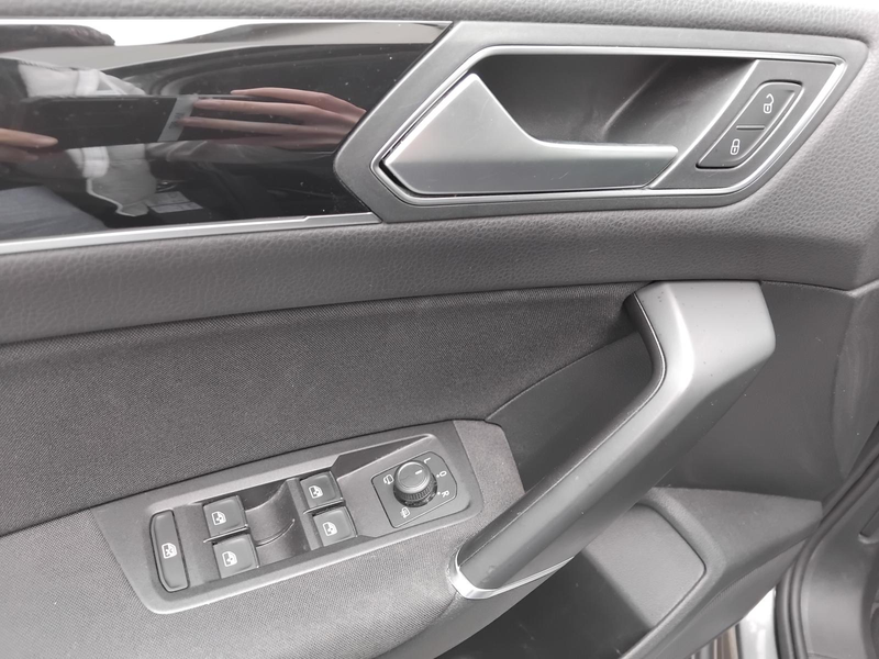 Volkswagen Touran DSG Highline 7Sitz LED AHK Navi Shz Rfk — photo 8