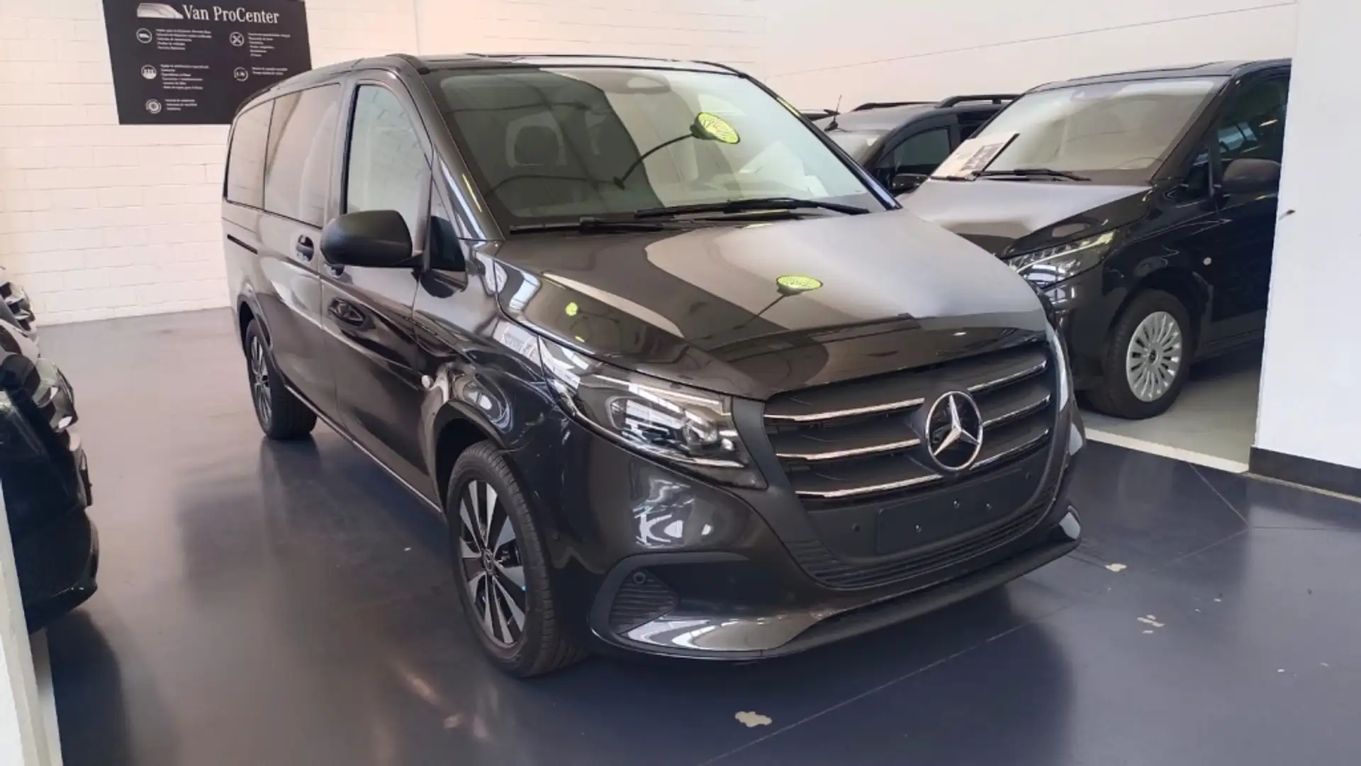 Mercedes-Benz Vito Tourer 114 CDI Select Larga 9G-Tronic Grau - 2