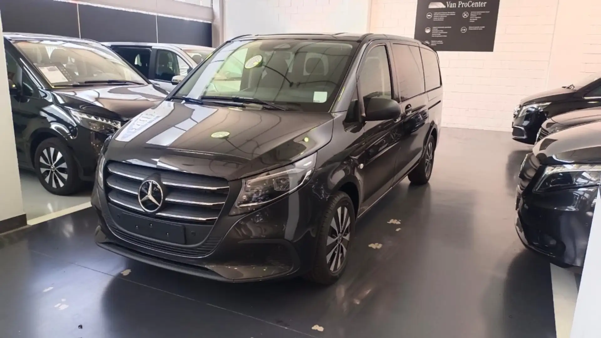 Mercedes-Benz Vito Tourer 114 CDI Select Larga 9G-Tronic Grau - 1