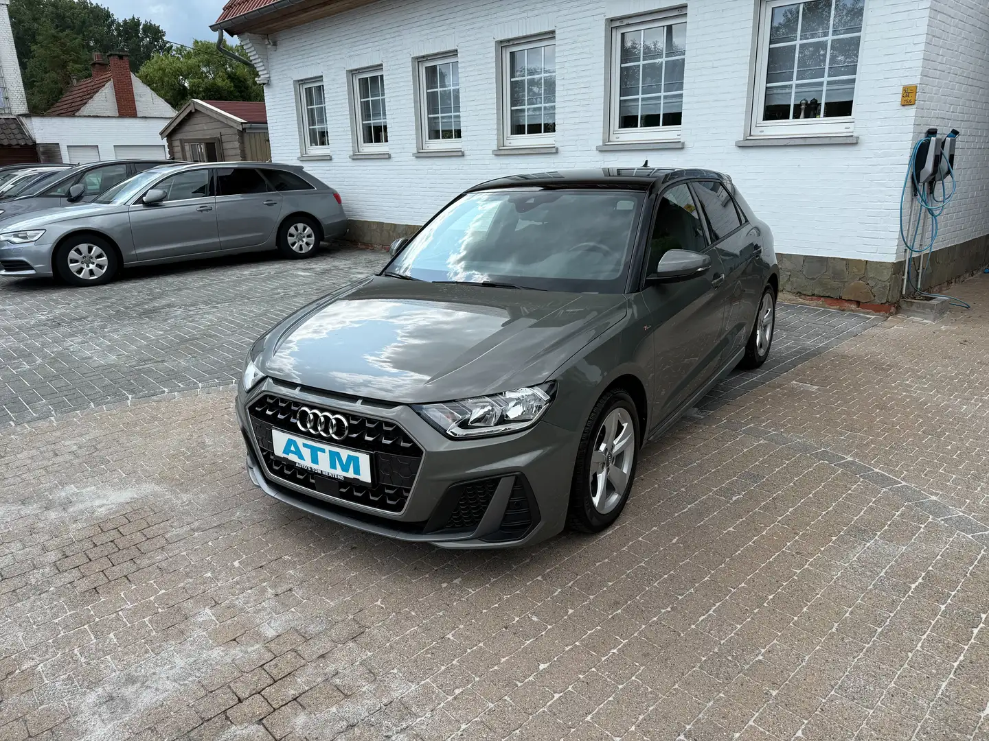 Audi A1 Sportback 30 TFSI S line tronic/2X S-line/Navi/Pdc Šedá - 2