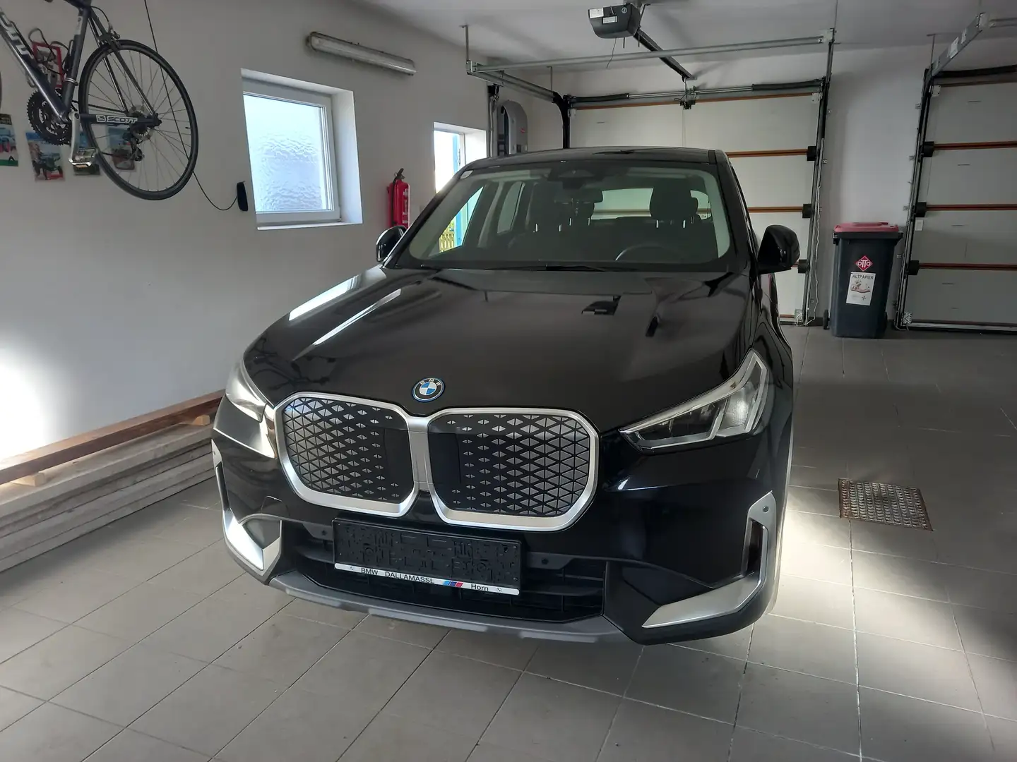 BMW iX1 iX1 eDrive20 64,8kWh Černá - 1