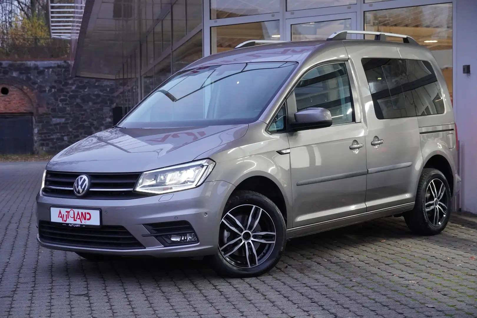 Volkswagen Caddy 2.0 TDI Bi-Xenon Standheizung Navi AHK DAB Grau - 2