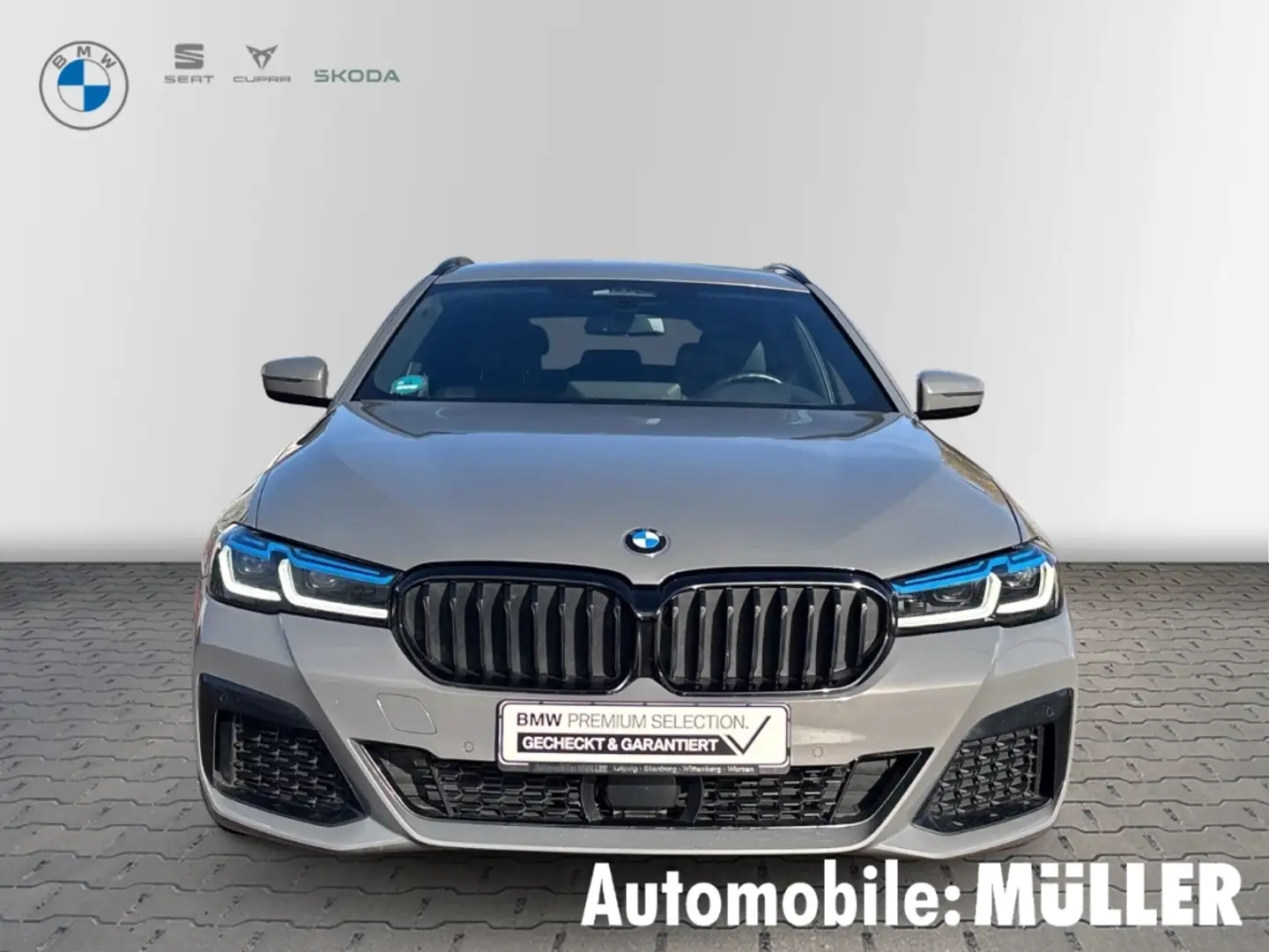 BMW 520 d Touring M Sport HUD Luftfederung Navi Leder Digi Grau - 2
