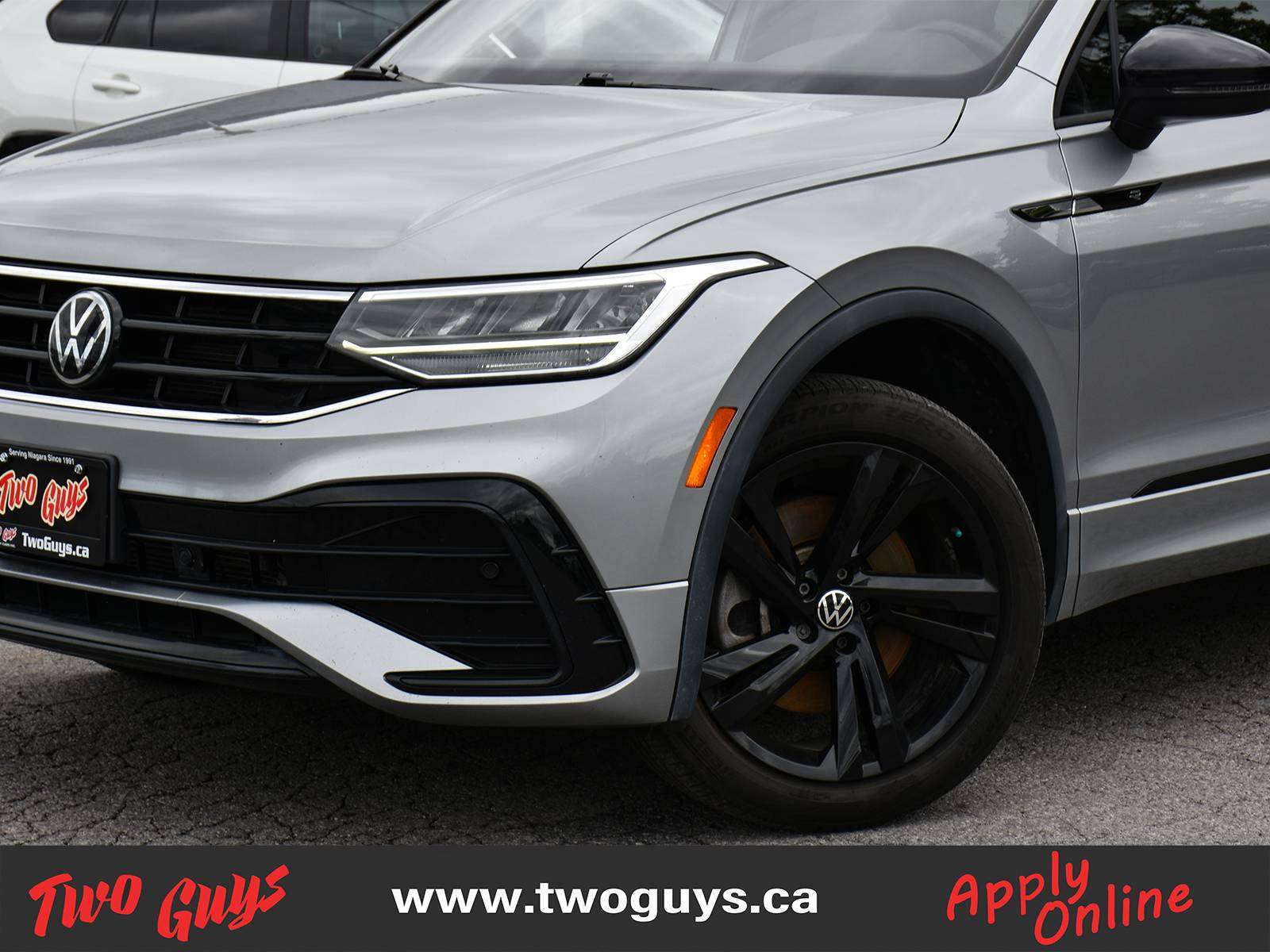 2024 Volkswagen Tiguan Comfortline R-Line Black Edition 4Motion AWD photo 2