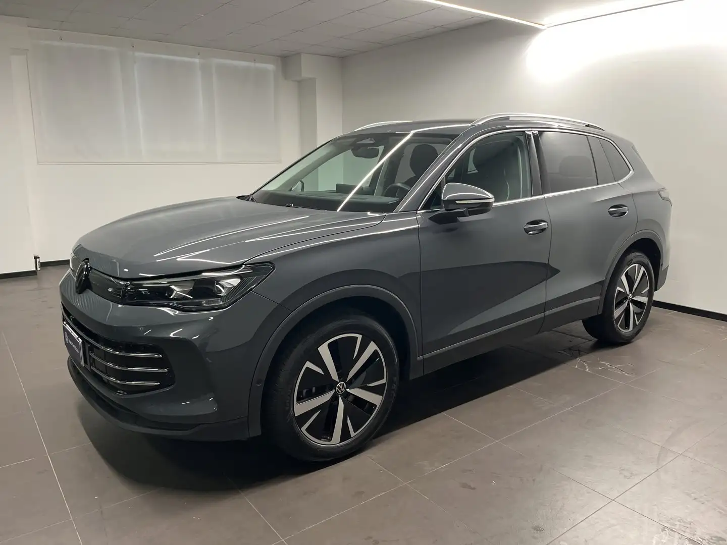 Volkswagen Tiguan Nuova Elegance 2.0 TDI SCR 142 kW (193 CV) DSG 4M Grau - 1