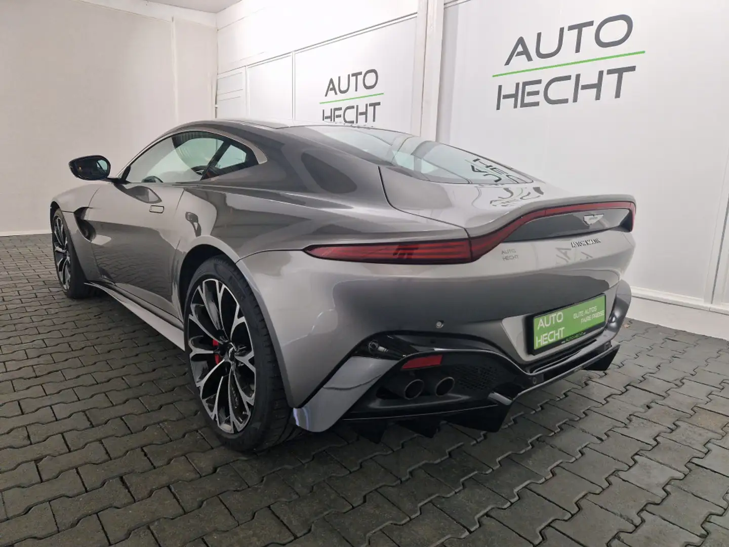 Aston Martin V8 Coupé 20 Zoll, deutsches Auto Plateado - 2