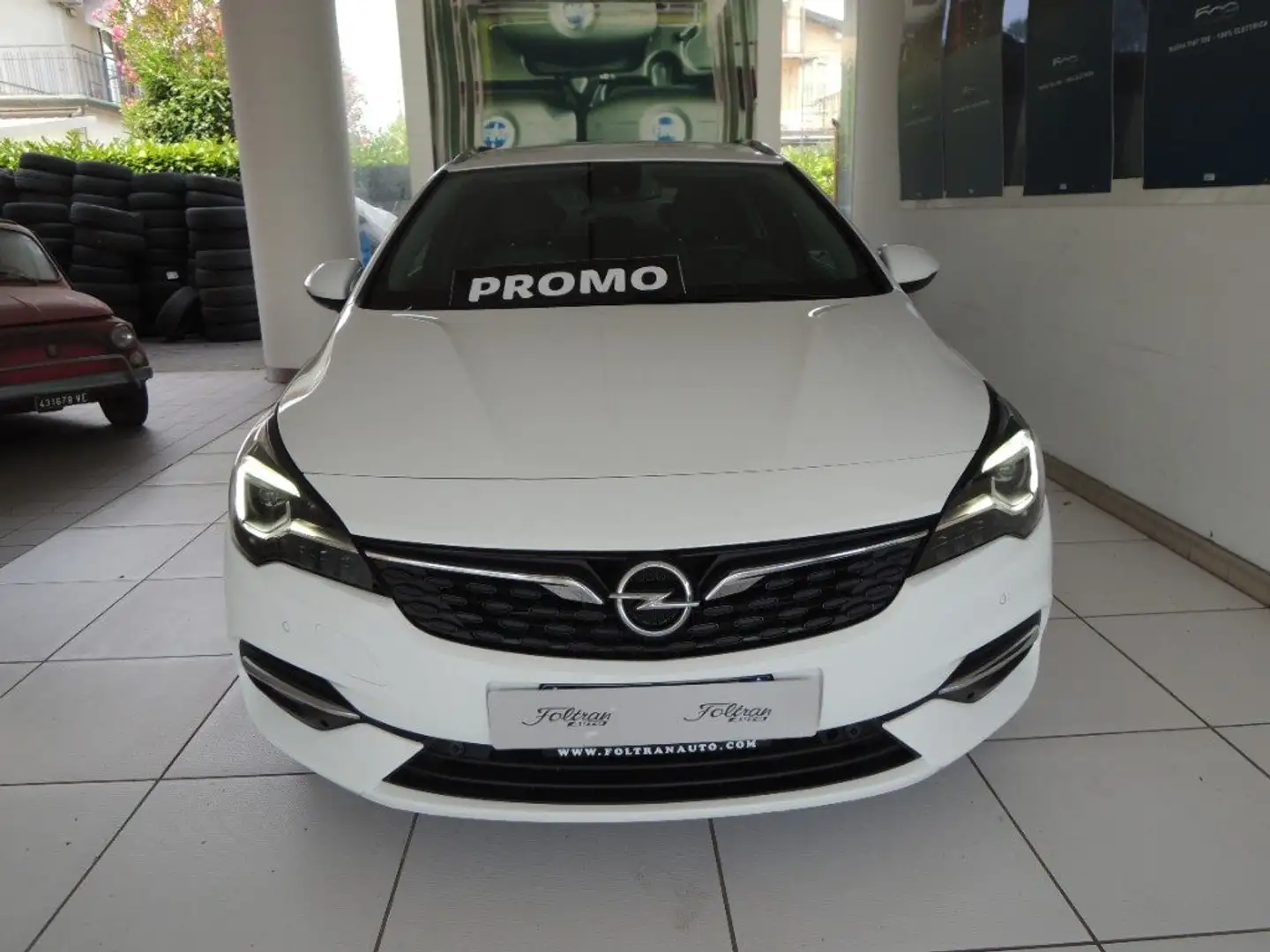 Opel Astra 1.2 Turbo 130 CV S&S Sports Tourer Business Elegan Bianco - 2