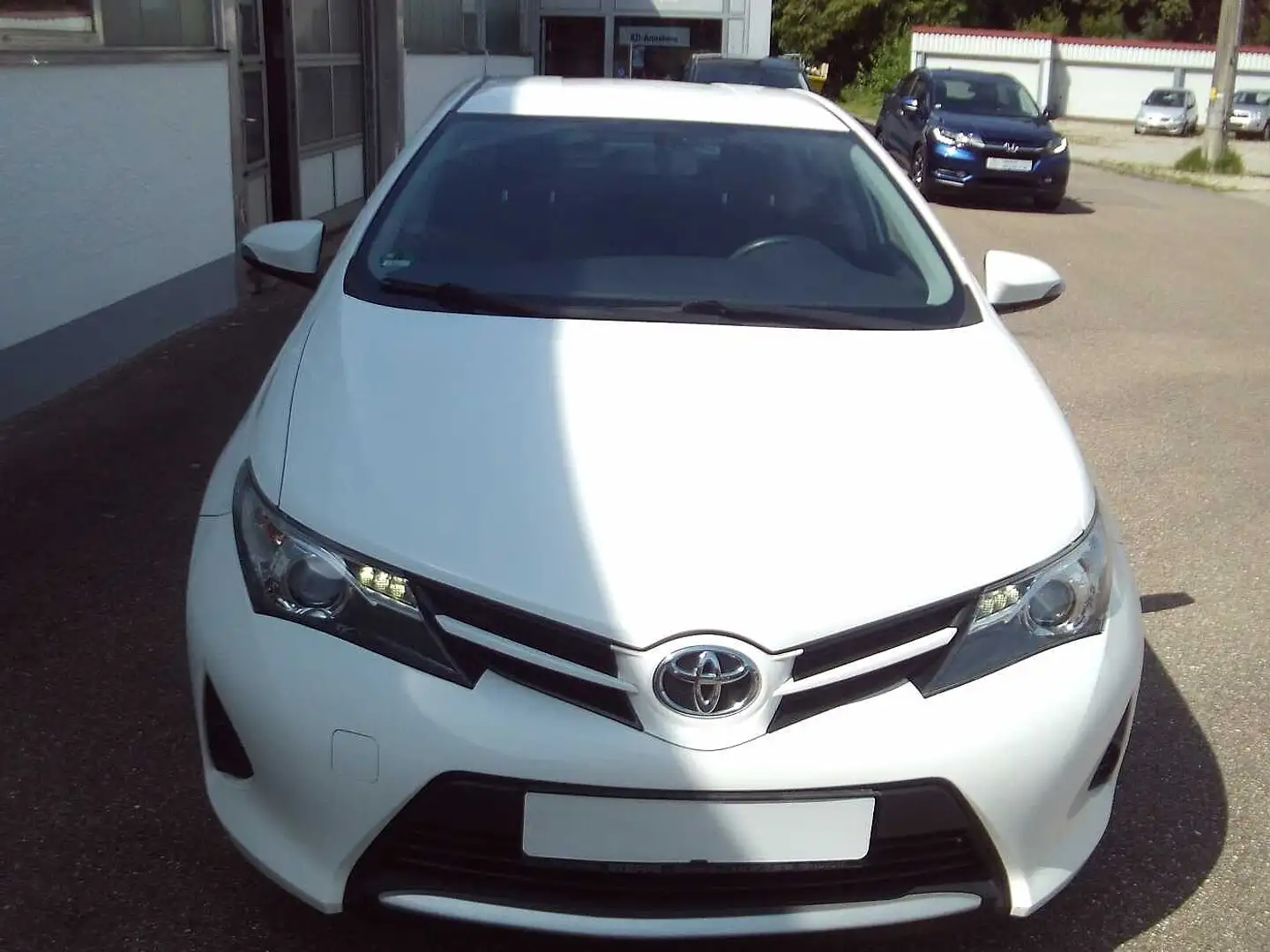 Toyota Auris 1.33 Dual-VVT-i Cool Weiß - 1