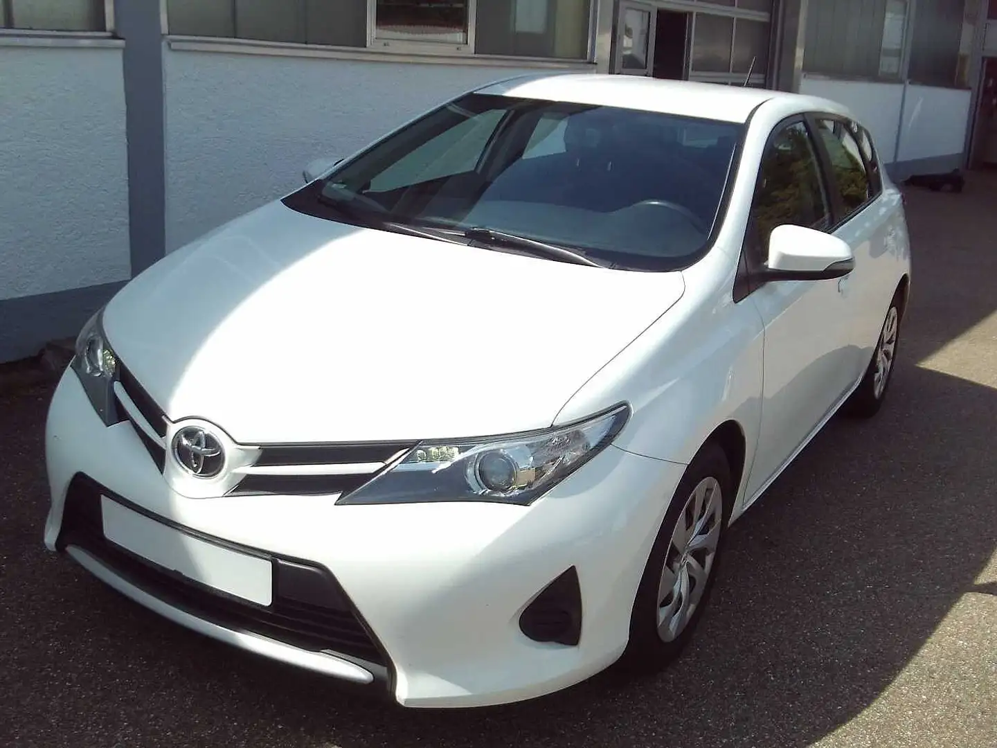 Toyota Auris 1.33 Dual-VVT-i Cool Weiß - 2