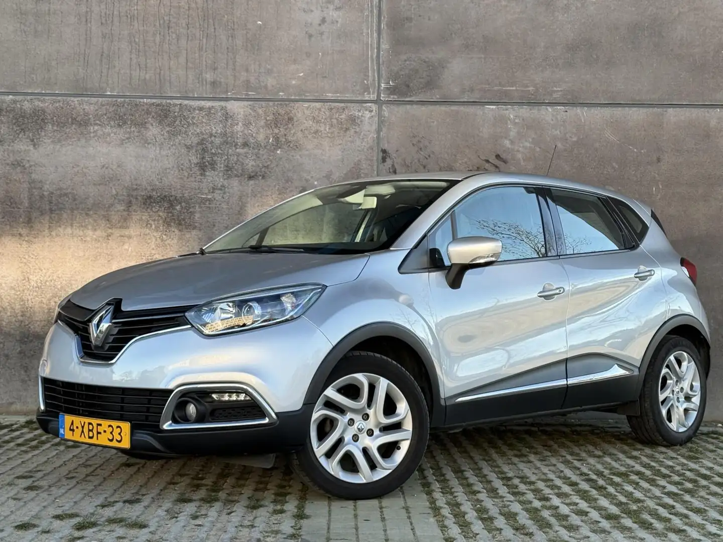 Renault Captur 0.9 TCe Dynamique Navigatie | Climate | Keyless! Grau - 1