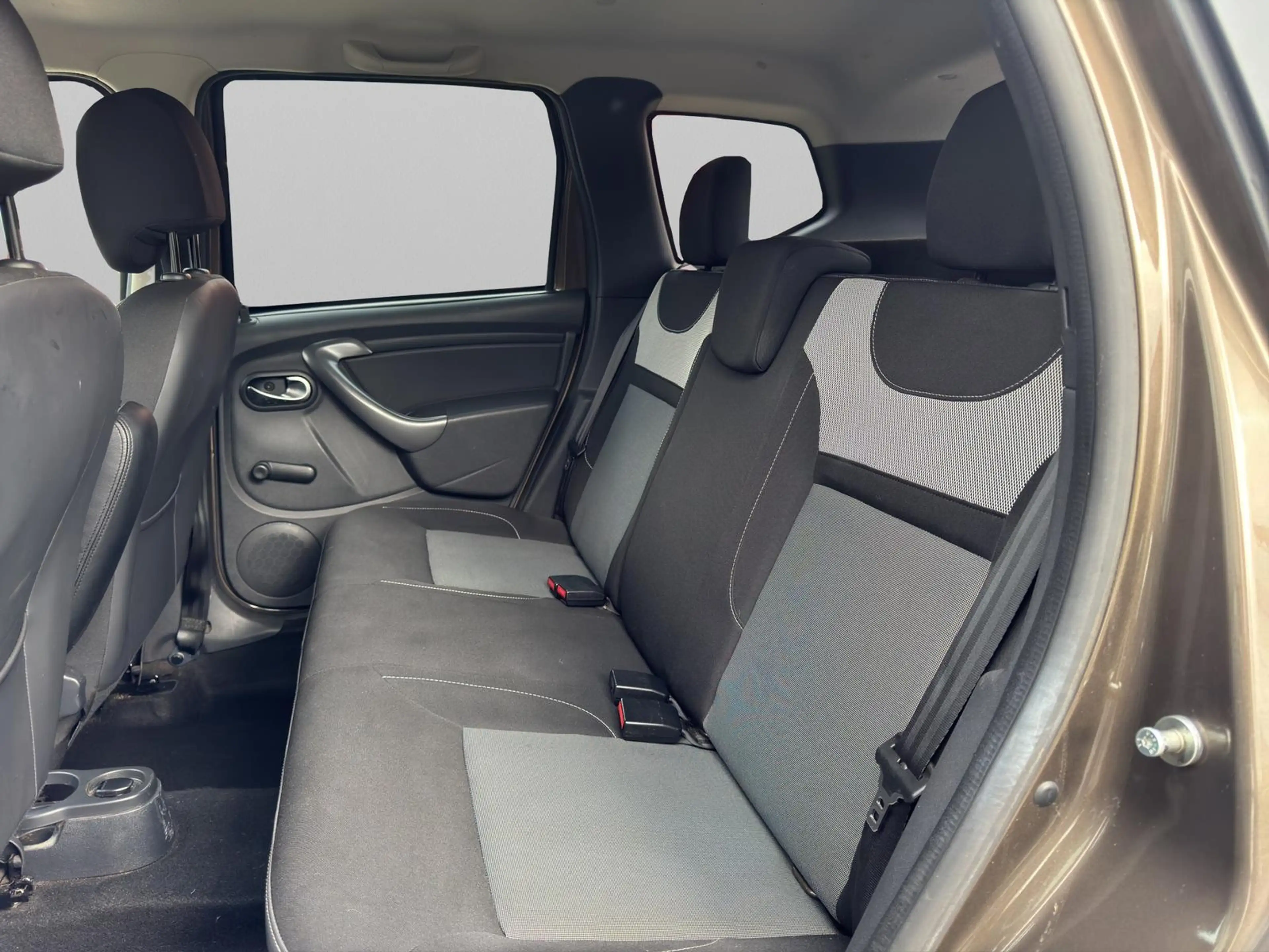 Dacia Duster Black Shadow 4x2 1.5 dCi Diesel *AHK* — photo 11