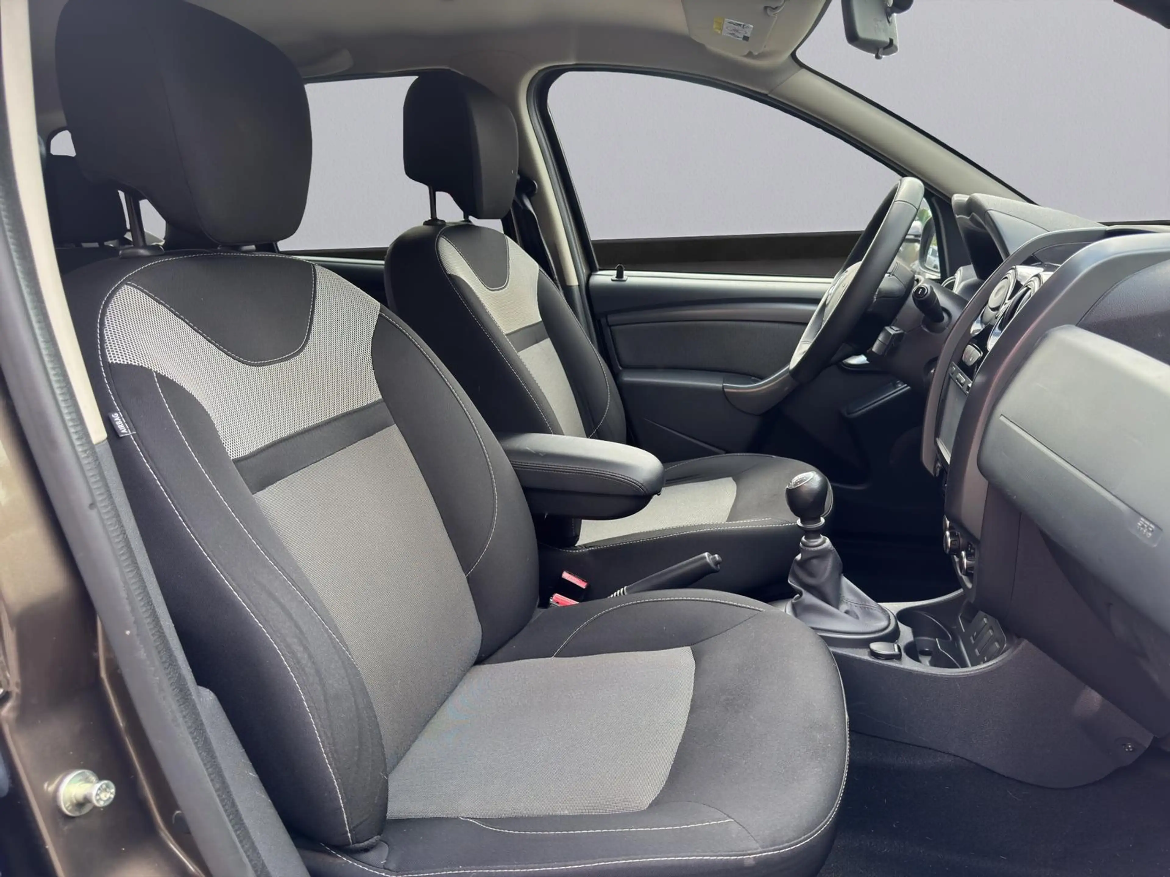 Dacia Duster Black Shadow 4x2 1.5 dCi Diesel *AHK* — photo 14