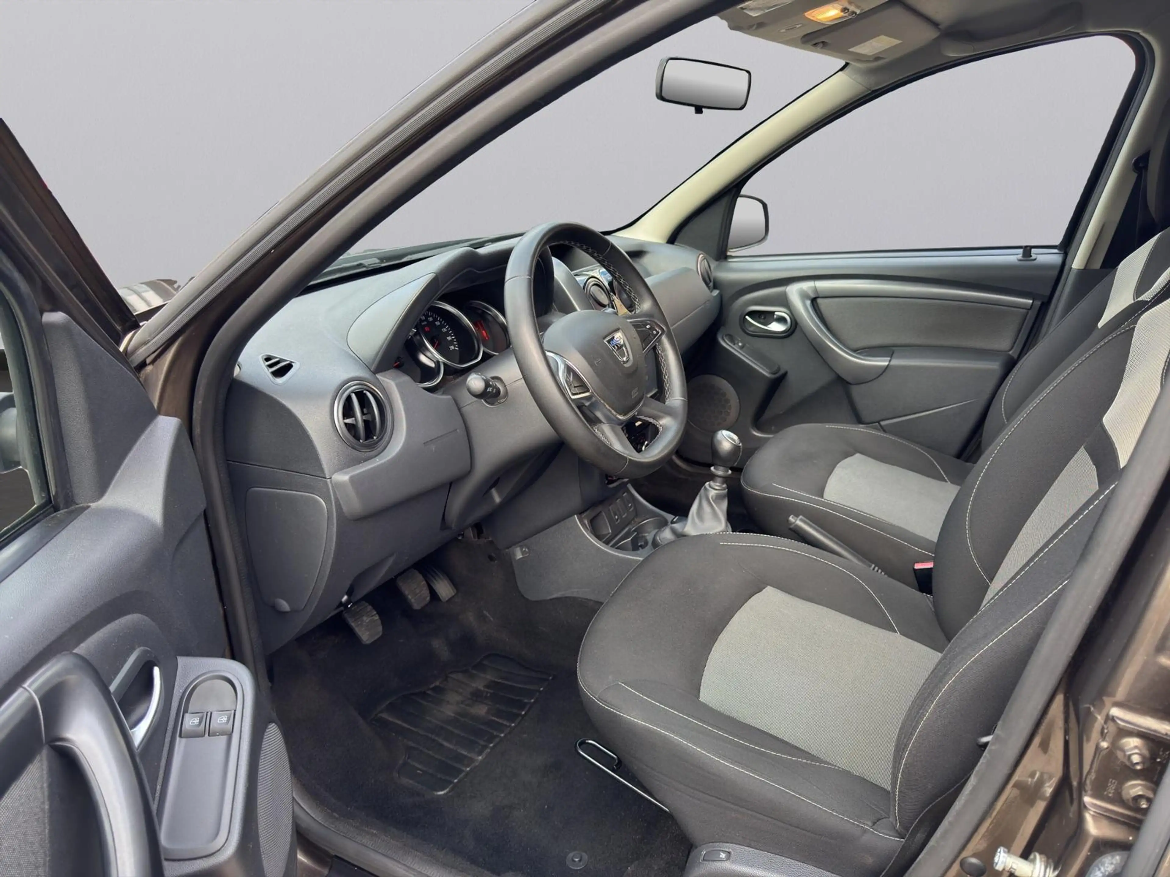 Dacia Duster Black Shadow 4x2 1.5 dCi Diesel *AHK* — photo 5