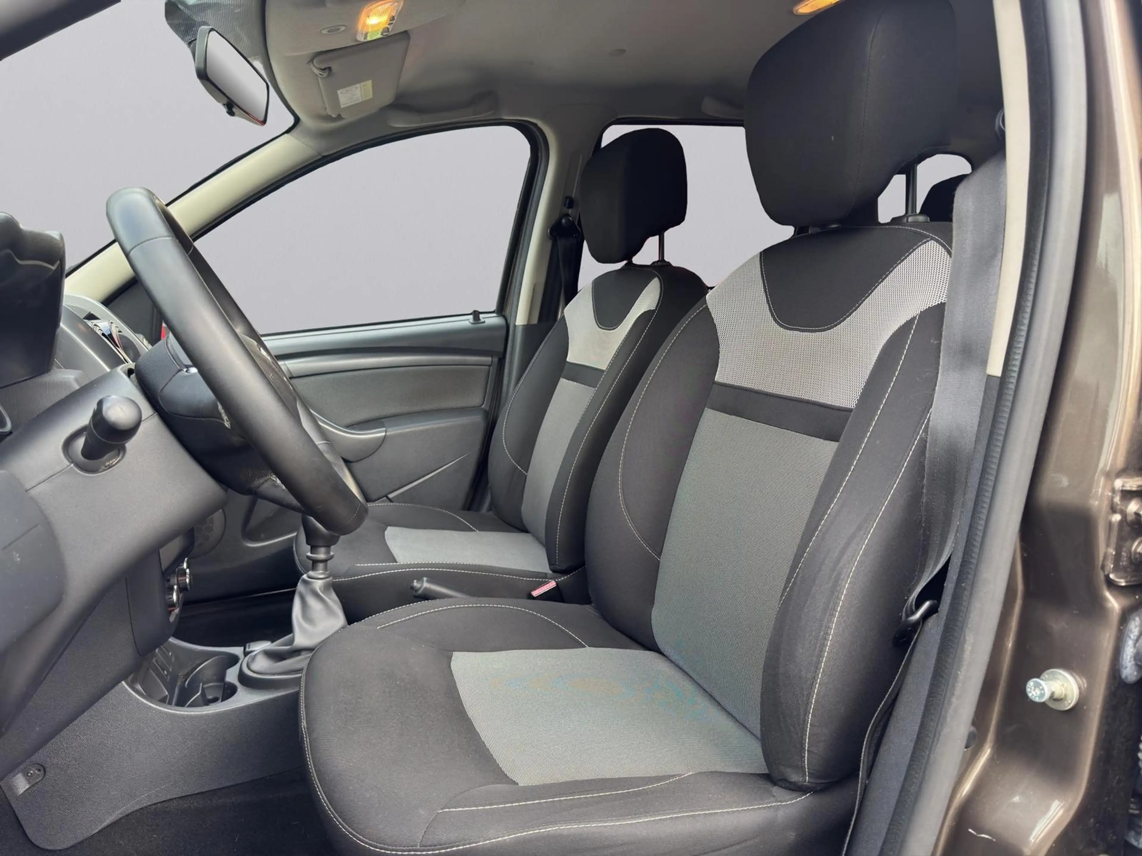 Dacia Duster Black Shadow 4x2 1.5 dCi Diesel *AHK* — photo 10