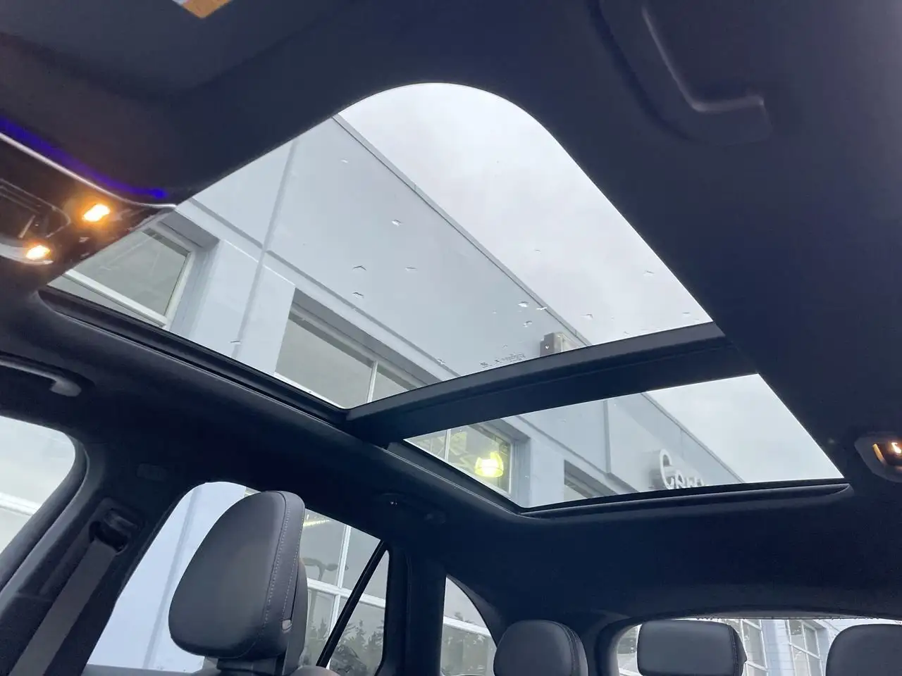 Mercedes-Benz GLC снимка Mercedes-Benz GLC