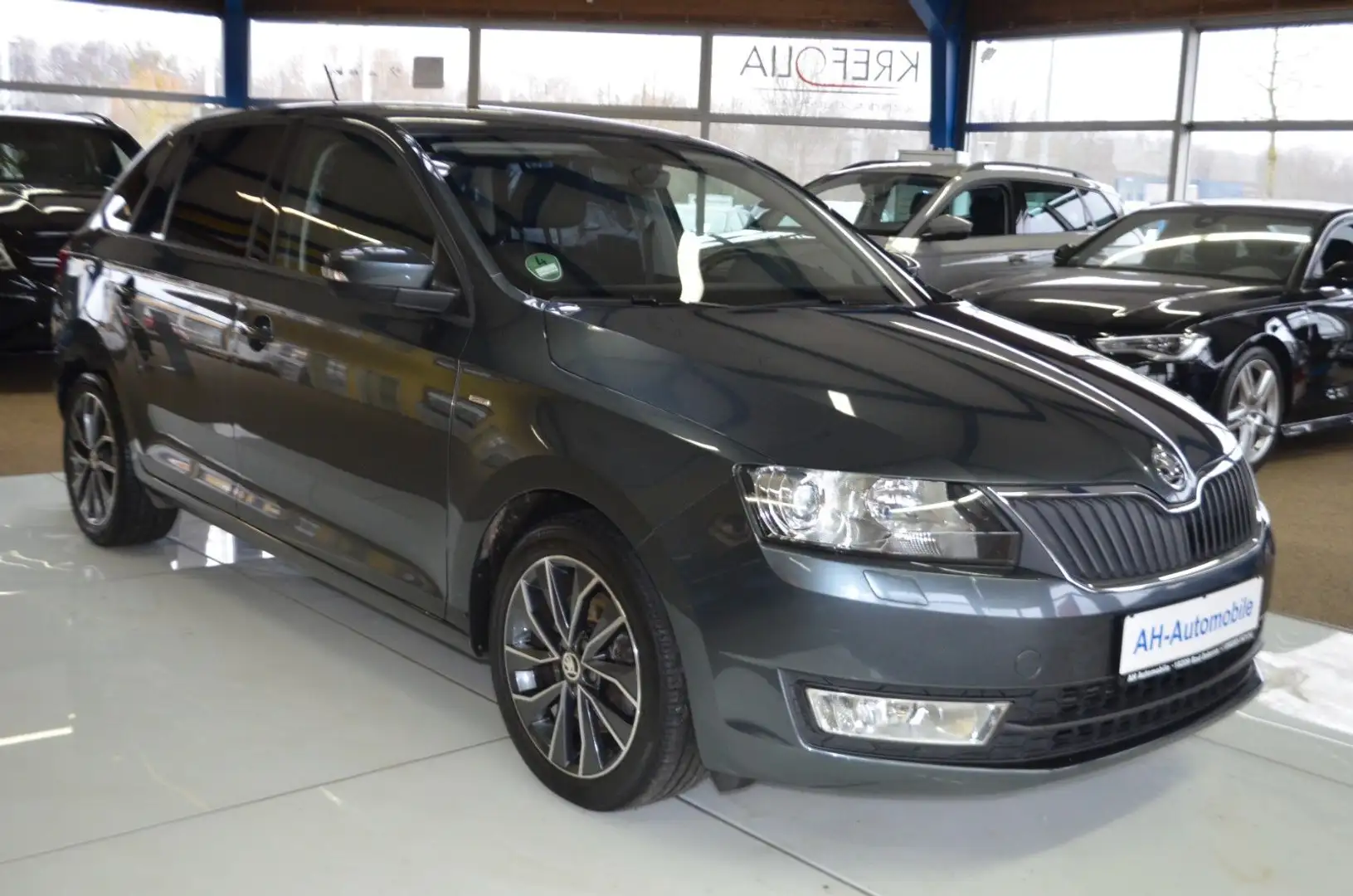 Skoda Rapid/Spaceback Spaceback Drive XENON / R-KAM / KLIMA /PDC Grau - 2