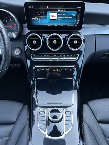 Mercedes-Benz 220 view 11
