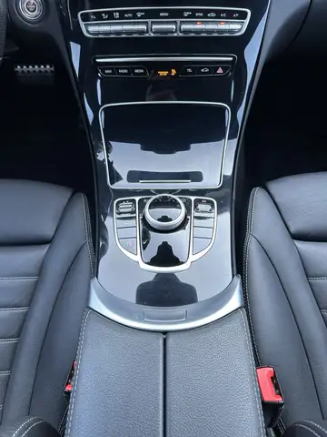 Mercedes-Benz 220 view 12