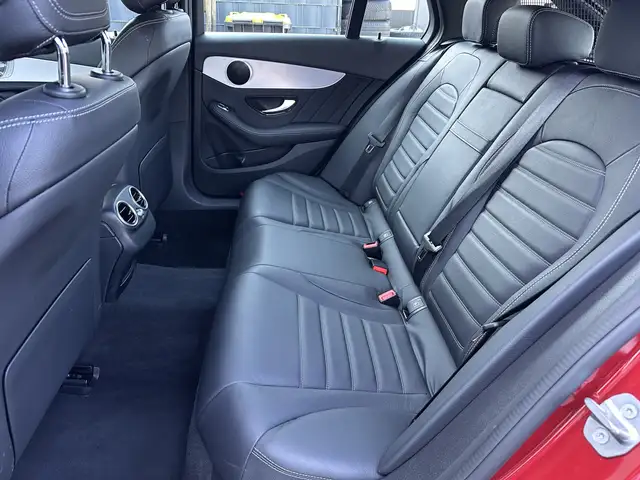 Mercedes-Benz 220 view 9
