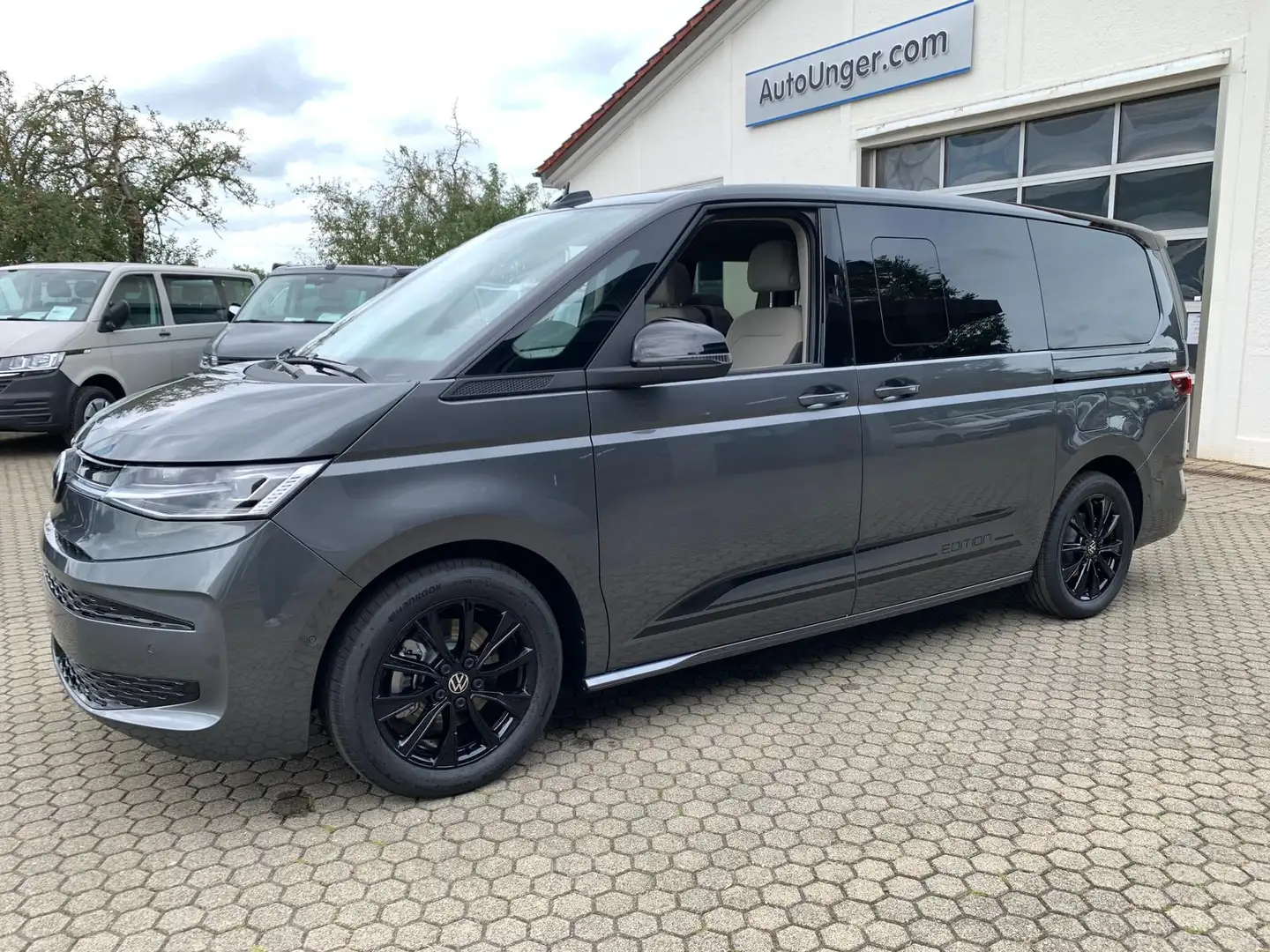 Volkswagen T7 Multivan Edition lang ArtVelours AHK EasyOpen LÜ Pano Grau - 1
