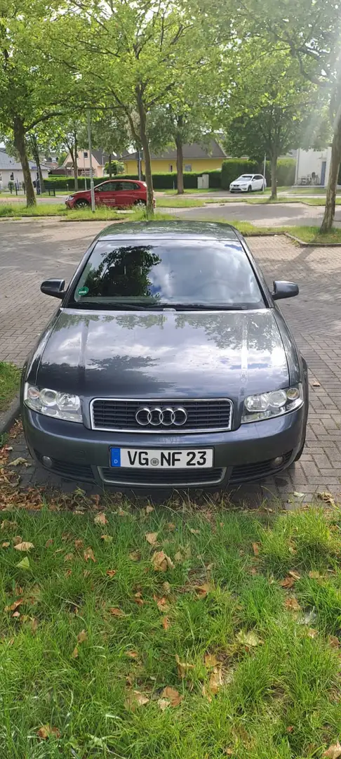Audi A4 2.0 Grau - 1