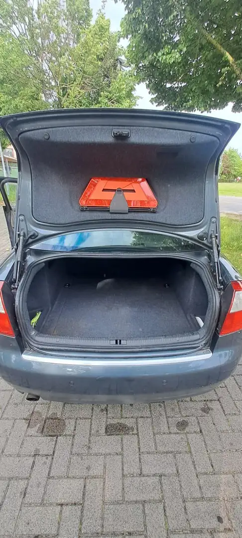 Audi A4 2.0 Grau - 2