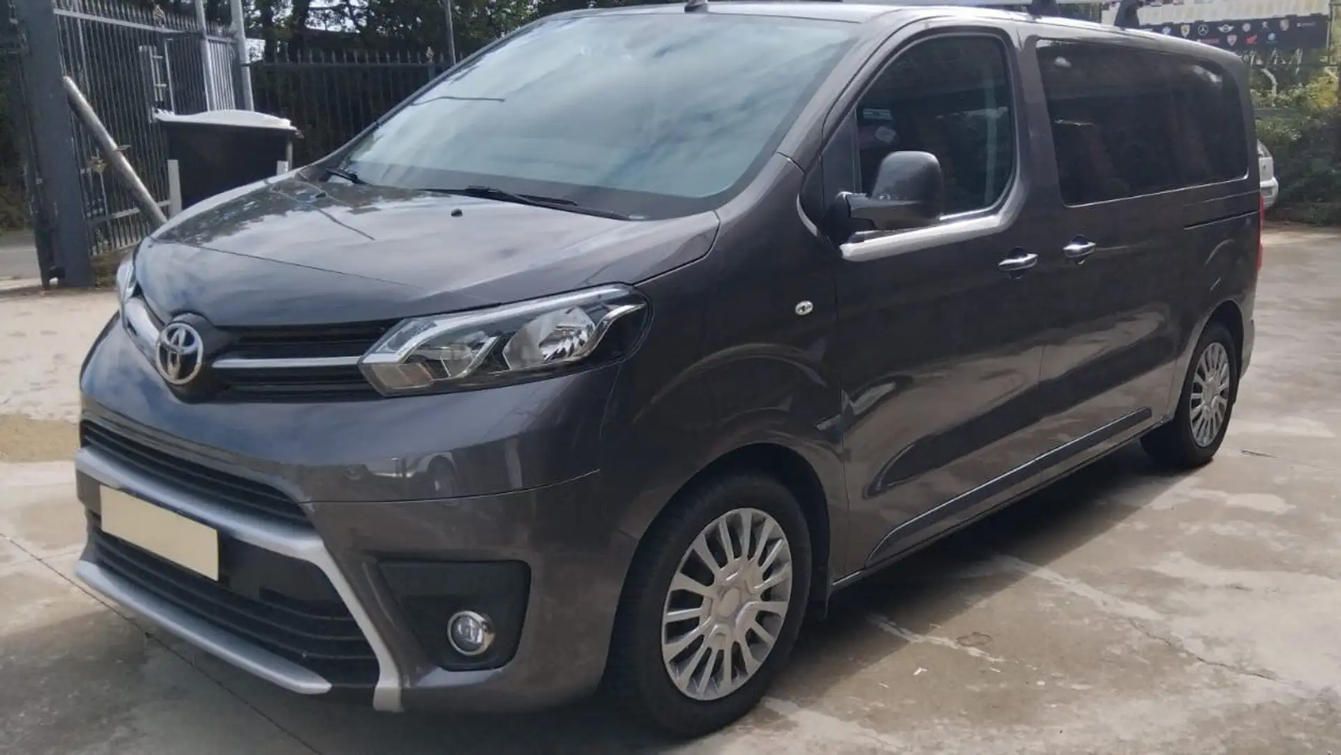 Toyota Proace Proace Verso 1.5d Lounge L1 9 posti *Promo SD Grijs - 1