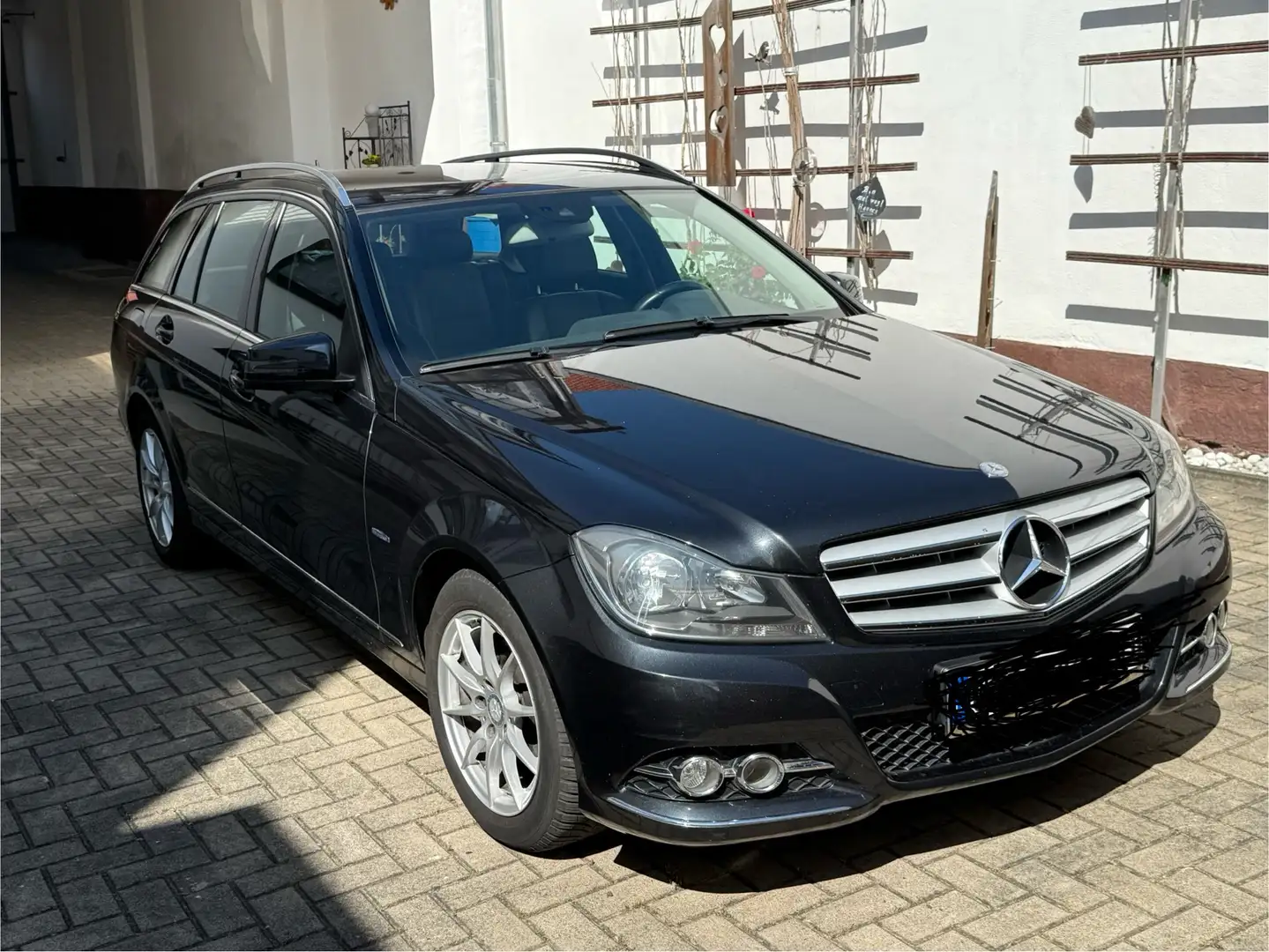 Mercedes-Benz C 220 T CDI DPF (BlueEFFICIENCY) Avantgarde Schwarz - 1