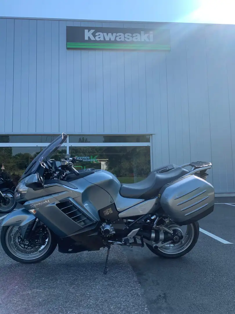 Kawasaki GTR 1400 Gris - 2