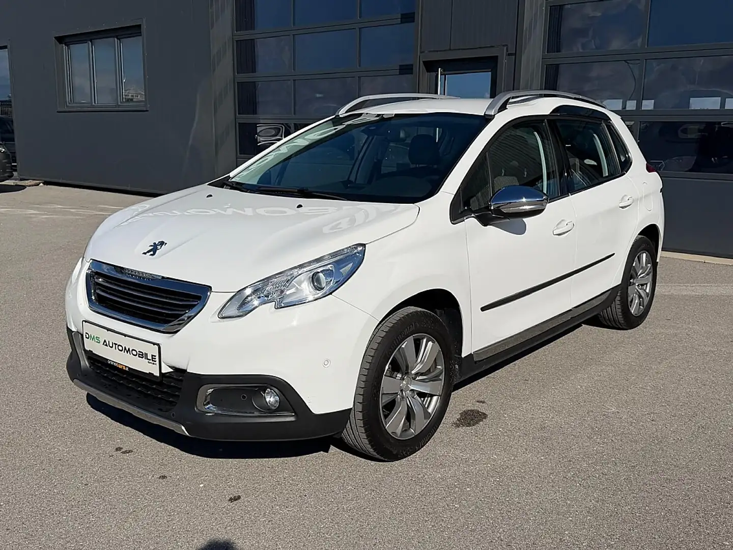 Peugeot 2008 1.2 VTi PureTech 82 Allure Weiß - 1