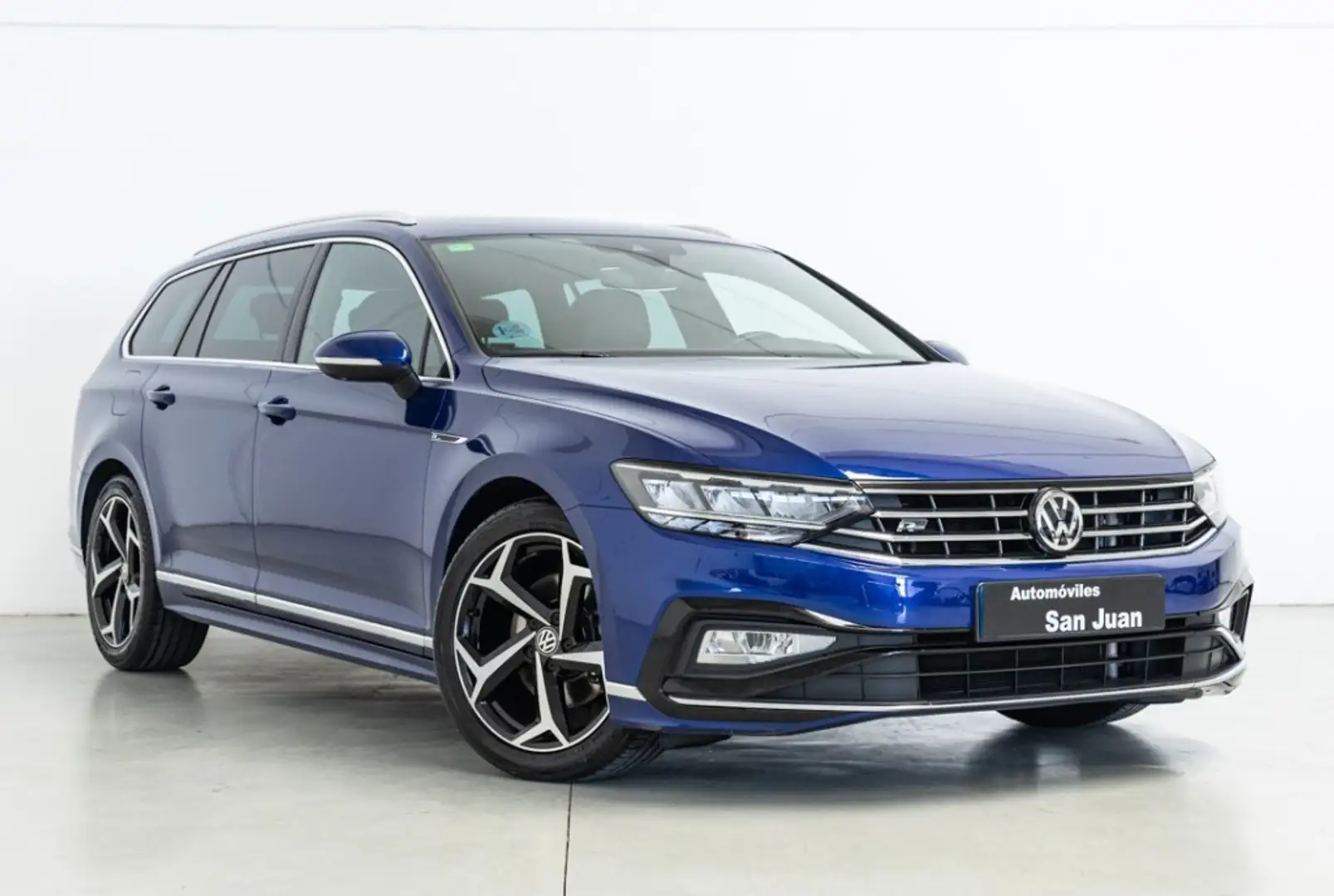 Volkswagen Passat Variant 2.0TDI R-Line DSG7 Синий - 1