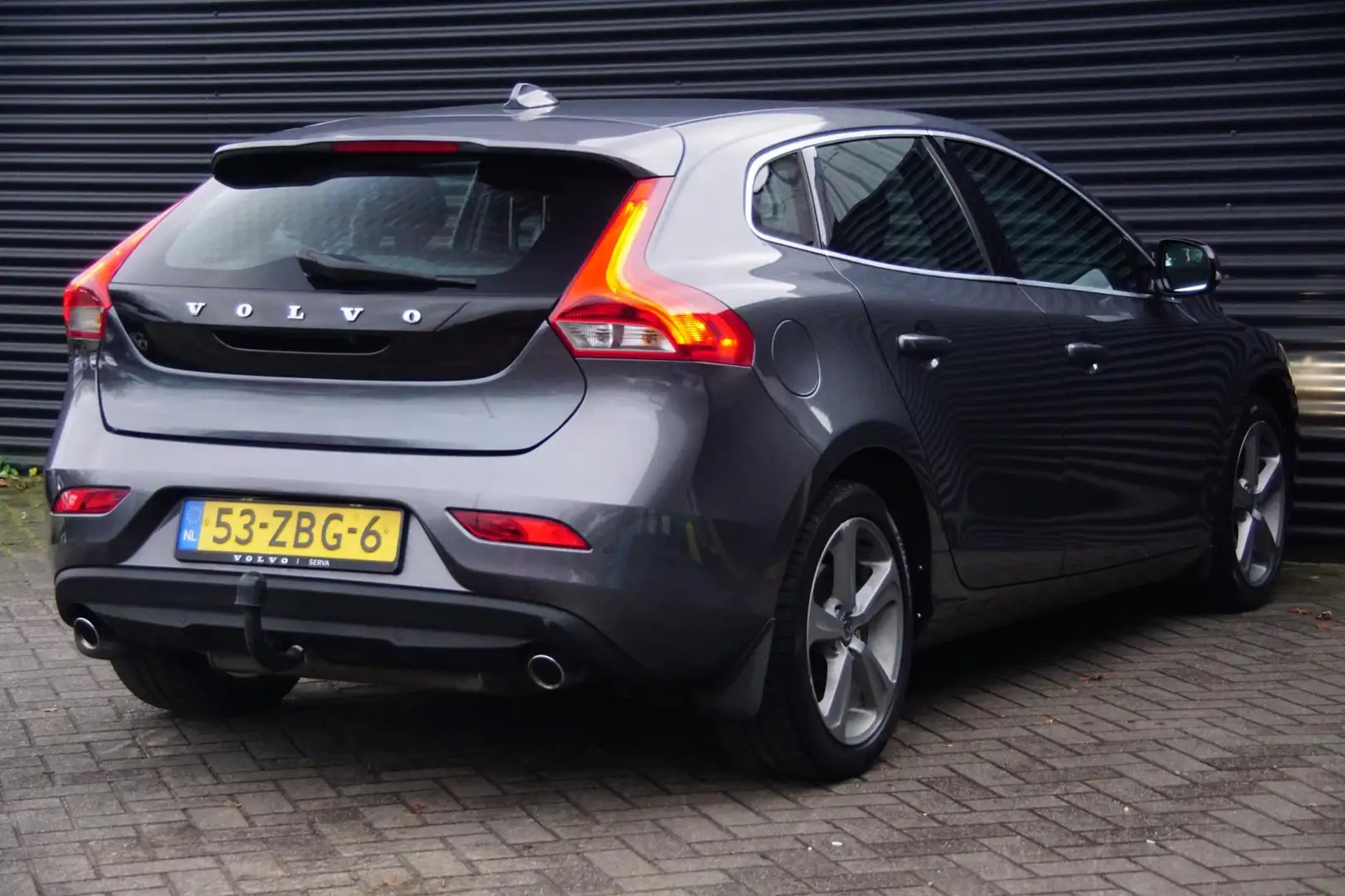 Volvo V40 1.6 T3 Summum | Leder | Xenon | Trekhaak | Camera Grijs - 2