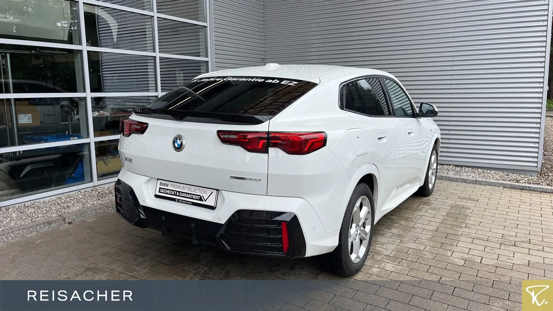 BMW X2 sDrive 20d M-Sport Navi AHK MemSi adLED H&K Weiß - 2