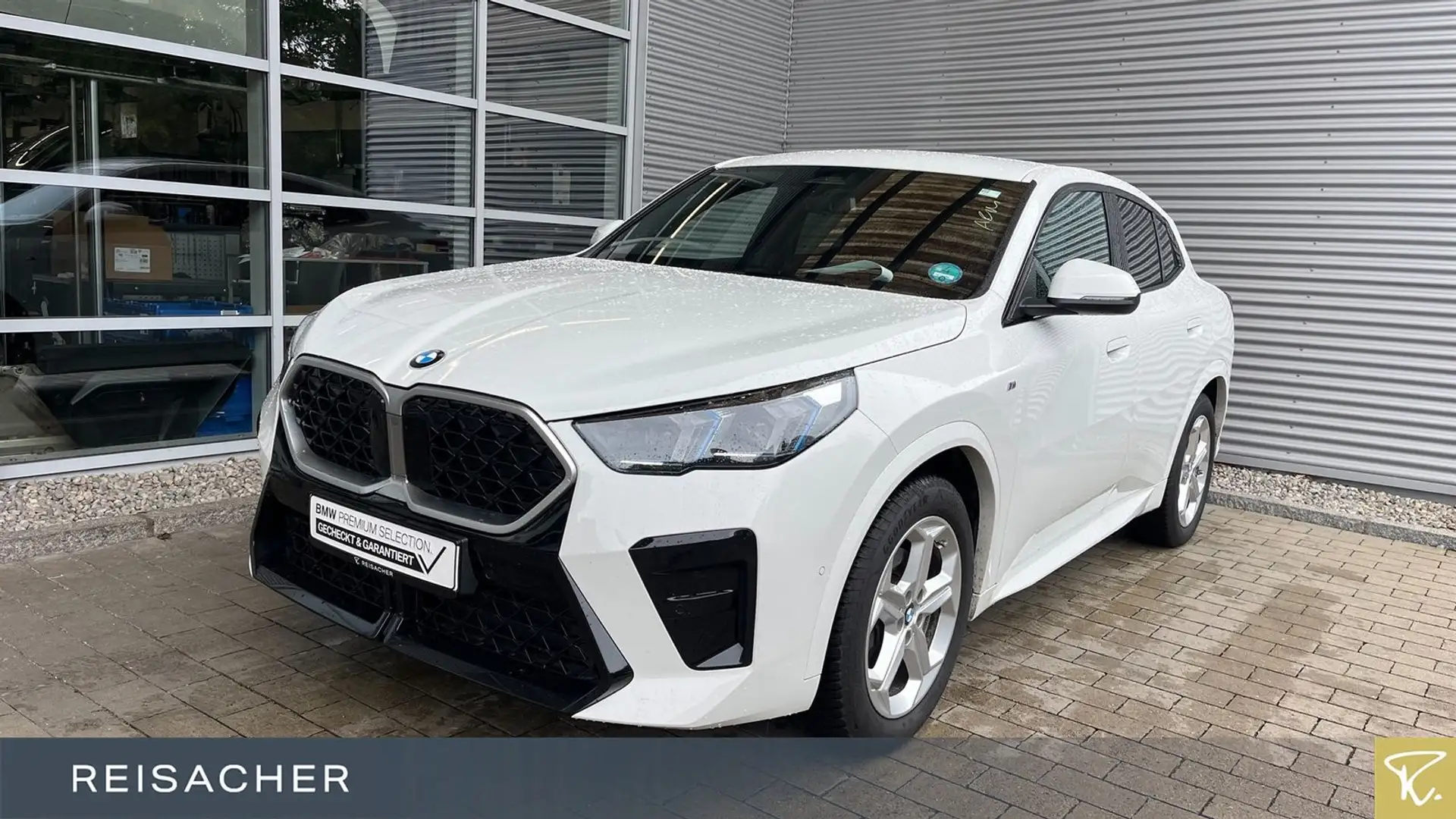 BMW X2 sDrive 20d M-Sport Navi AHK MemSi adLED H&K Weiß - 1