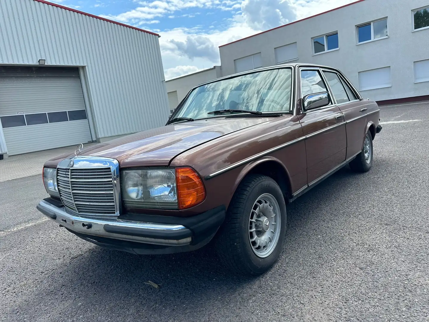Daimler Sonstige Benz 123 Braun - 2