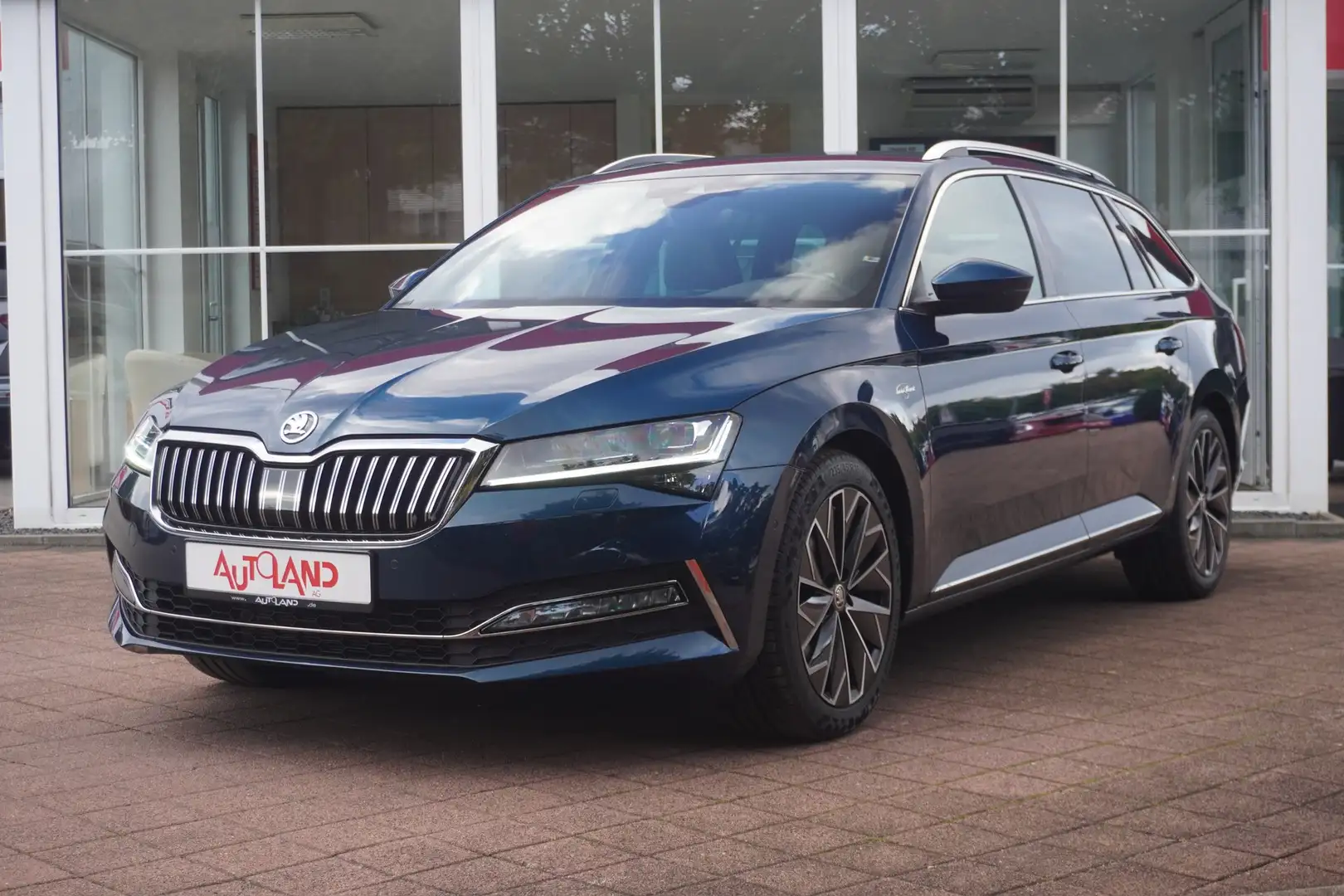Skoda Superb Combi 2.0 TDI L&K DSG LED Navi ACC Memory Blau - 2