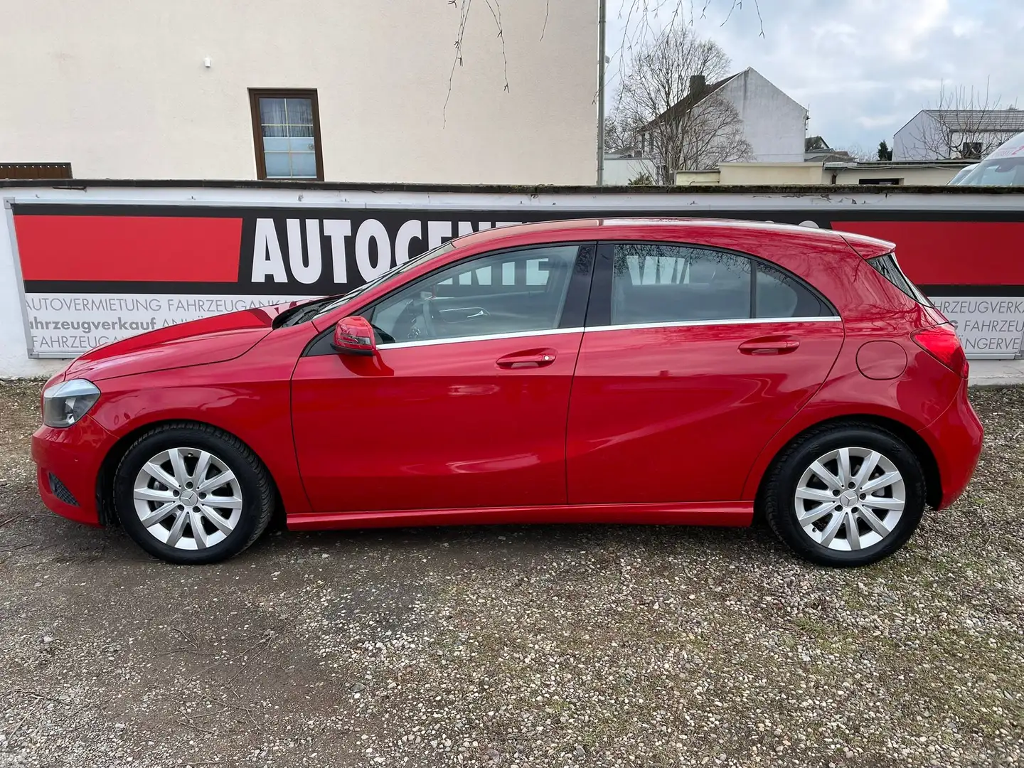 Mercedes-Benz A 180 A 180 BlueEfficiency Edition (176.042) Rot - 1