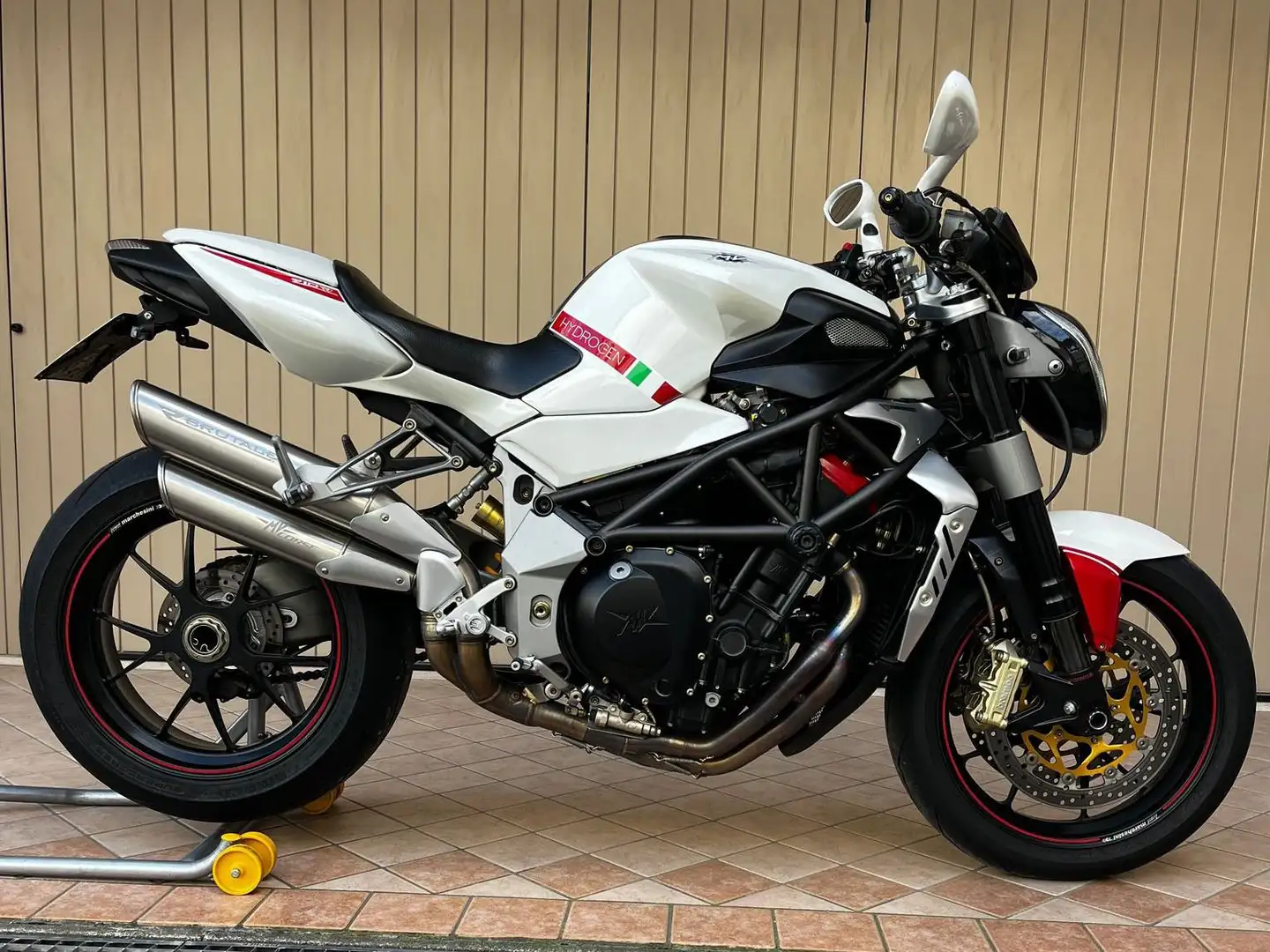 MV Agusta Brutale 910 Hydrogen Bílá - 1