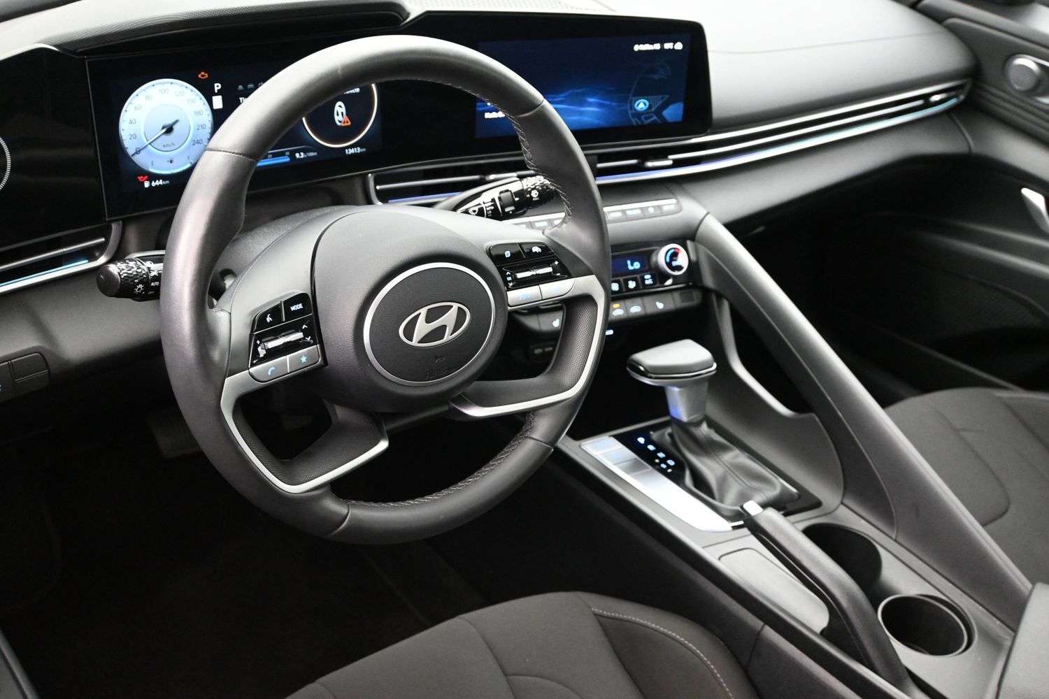 2026 Hyundai Elantra Preferred Tech Bluelink, Sunroof, Apple/Android, L — снимка 1