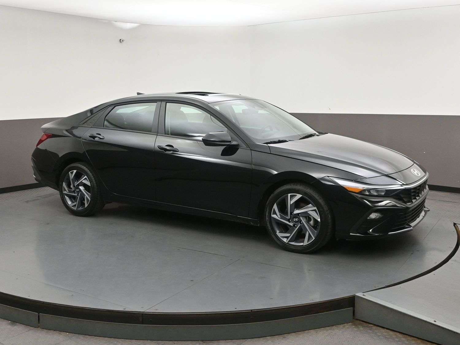 2026 Hyundai Elantra Preferred Tech Bluelink, Sunroof, Apple/Android, L