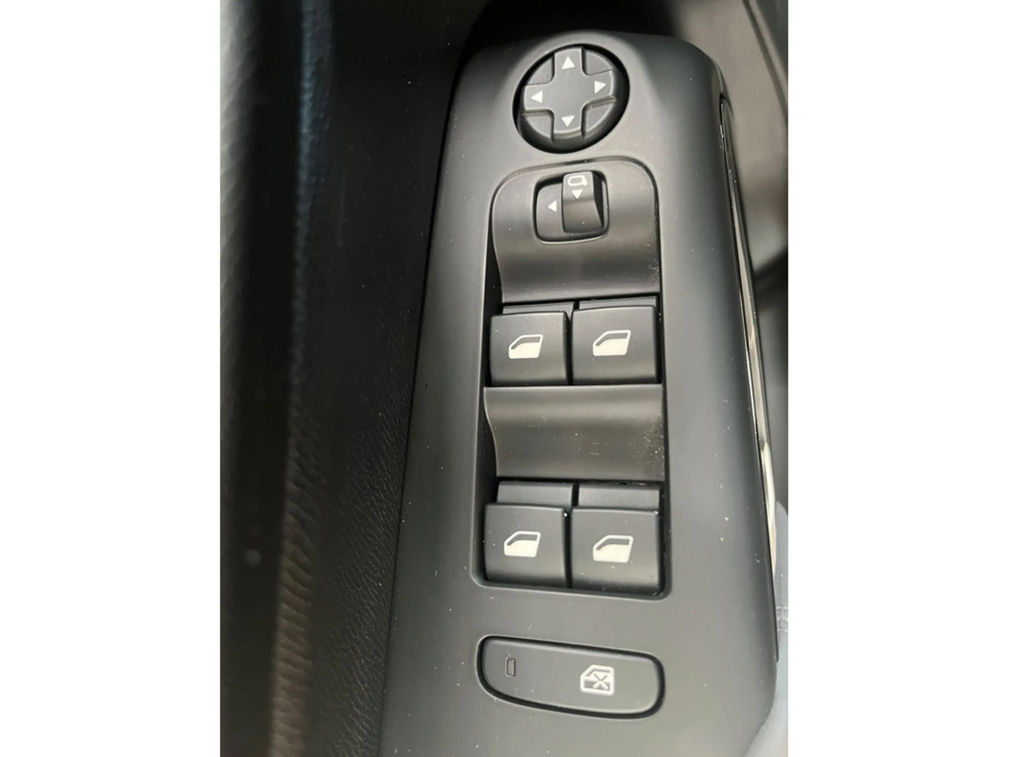 Citroen C5 Aircross 1.6 Shine Pack Hybrid LED 360° — photo 11