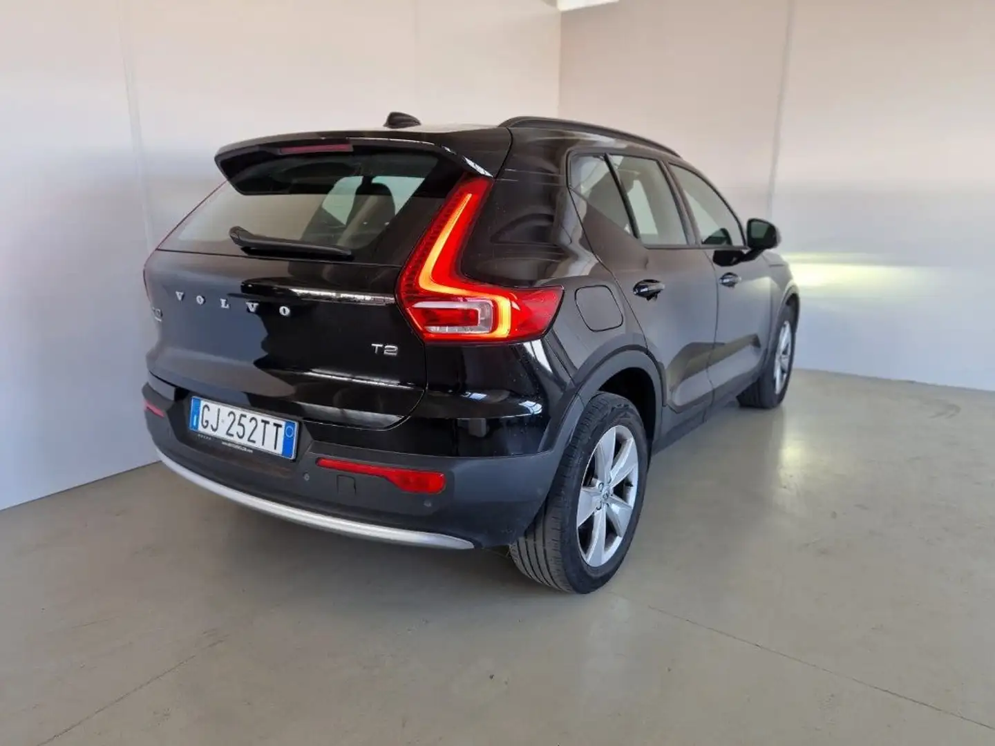 Volvo XC40 T2 automatico momentum Core N1 AUTOCARRO Schwarz - 2