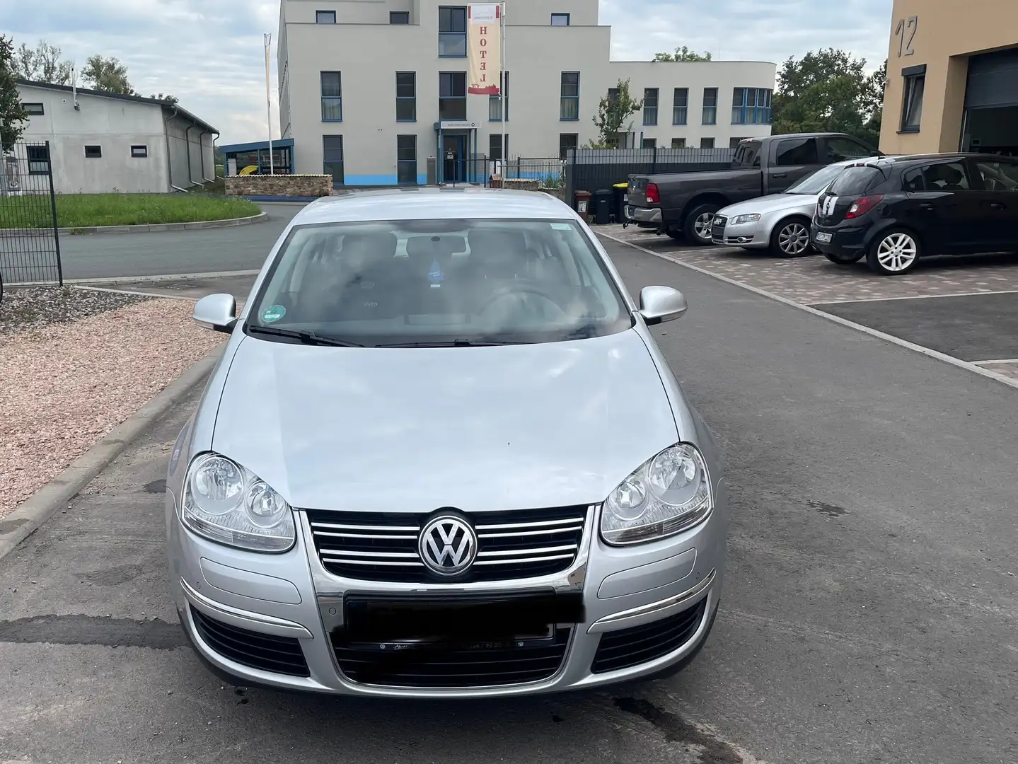 Volkswagen Jetta Trendline Grau - 1
