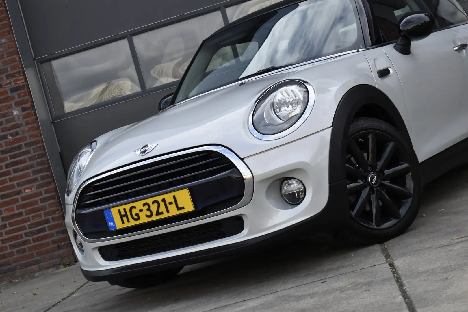 MINI Cooper Mini 1.5 Chili Business Navi - Cruise - Sfeer - Cl Wit - 2