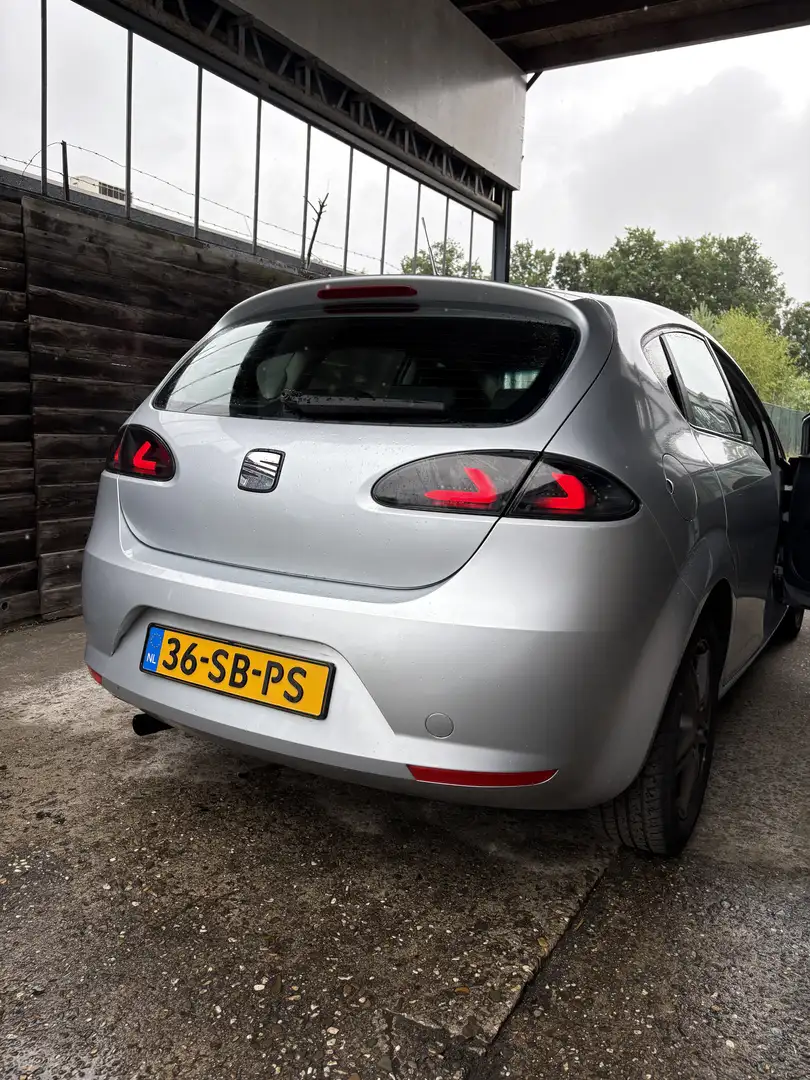 SEAT Leon 1.6 Stylance Grijs - 2