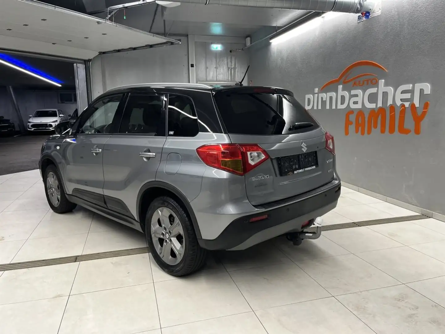 Suzuki Vitara 1.6 DDiS 5DR 4WD TCSS shine Schwarz - 2