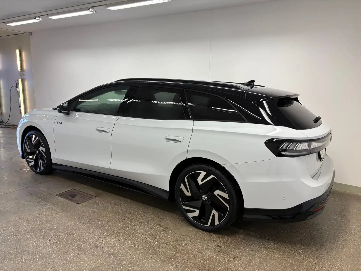 Volkswagen ID.7 Tourer GTX 4MOTION 250 kW Business Weiß - 2