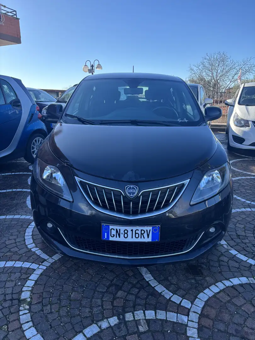 Lancia Ypsilon Hybrid 70cv Gold( No Vincoli) Noir - 1