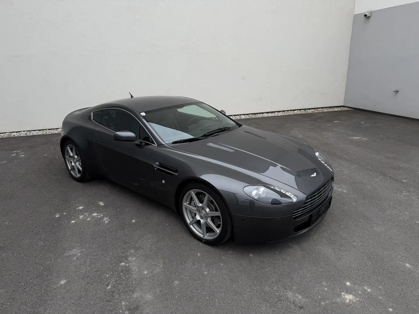 Aston Martin V8 Vantage Sportshift 4.3L Top Zustand | Service Grau - 1