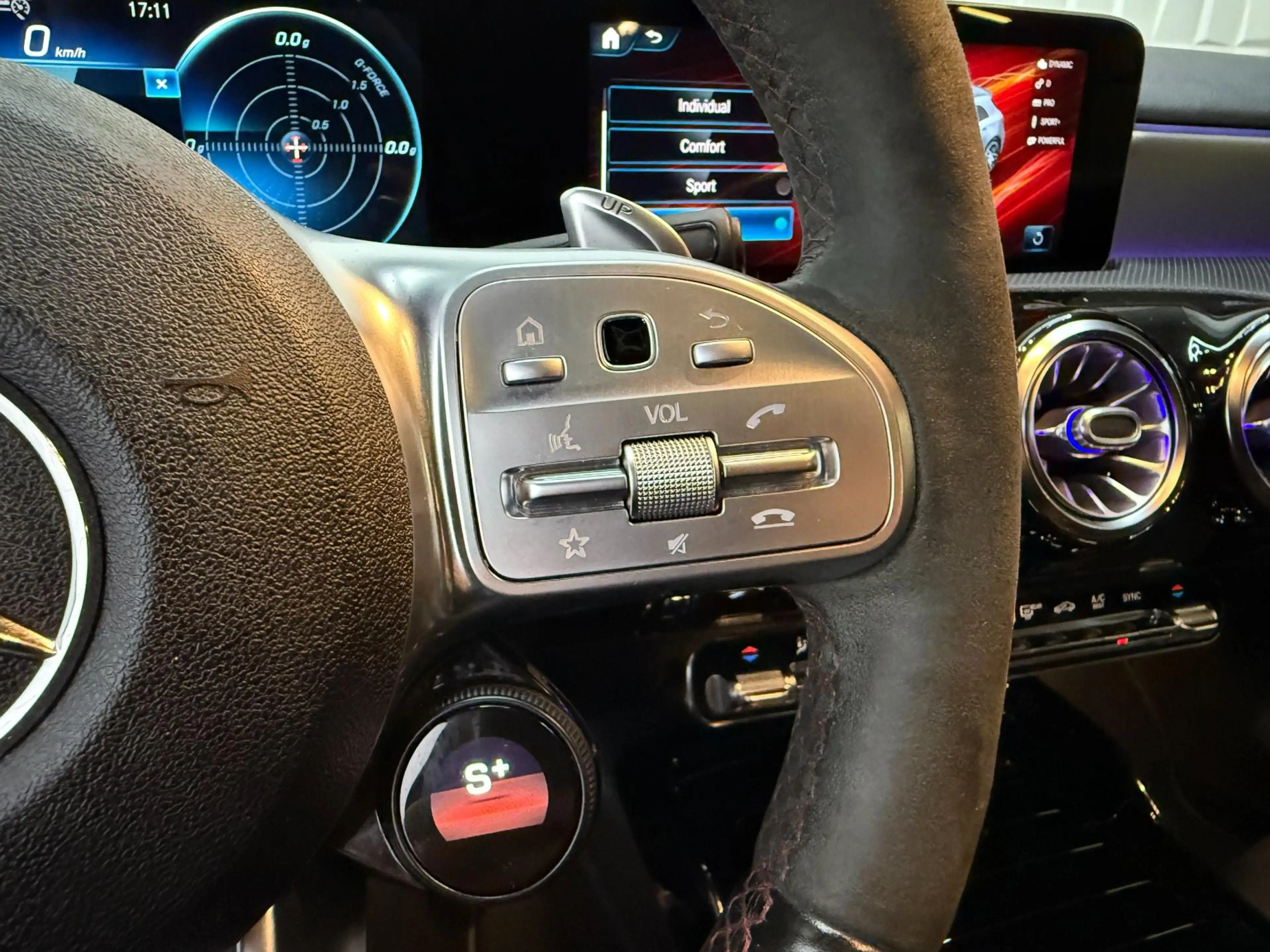 Mercedes-Benz A 45 AMG S 4MATIC+ Edition 1 PANO — photo 24